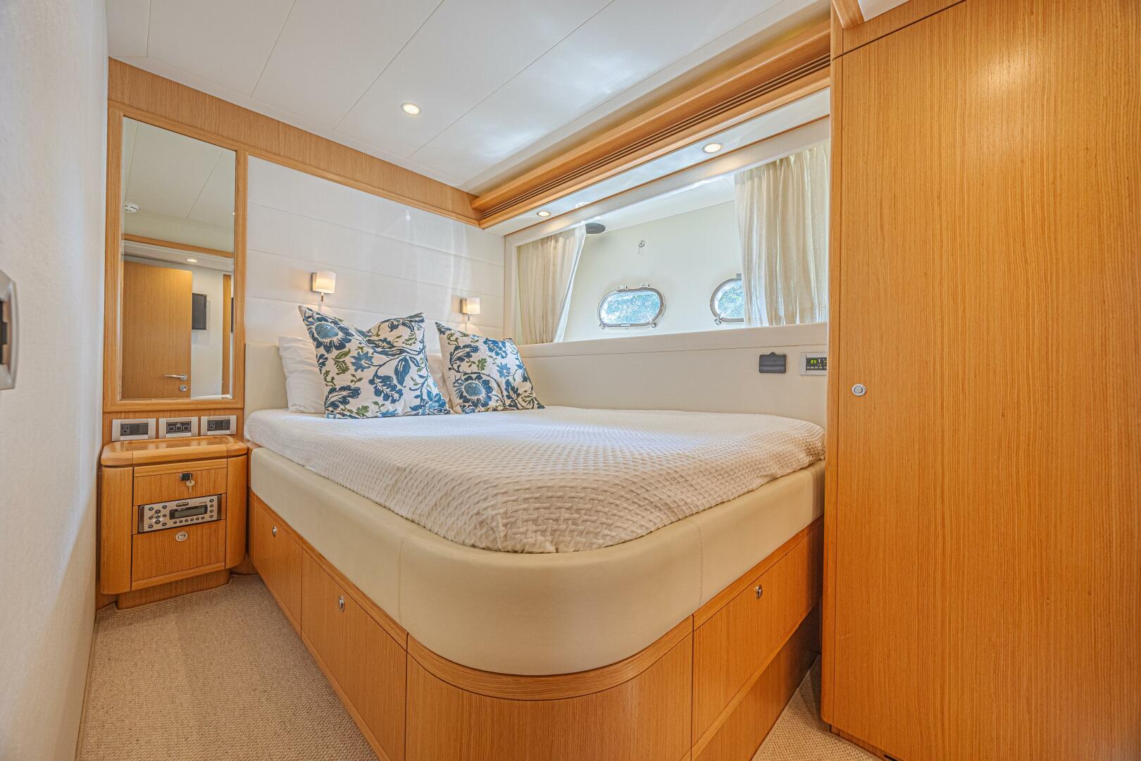 2011 Ferretti Yachts 830 - Image 72