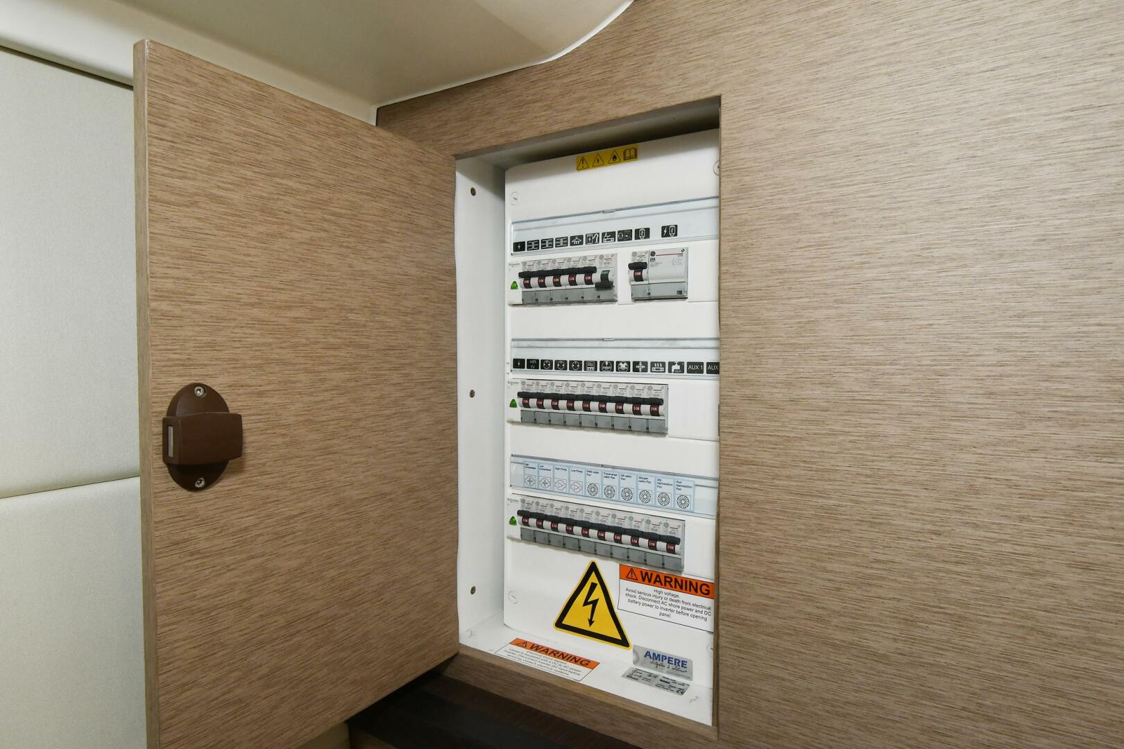 2018 Prestige 560 Fly - Image 65