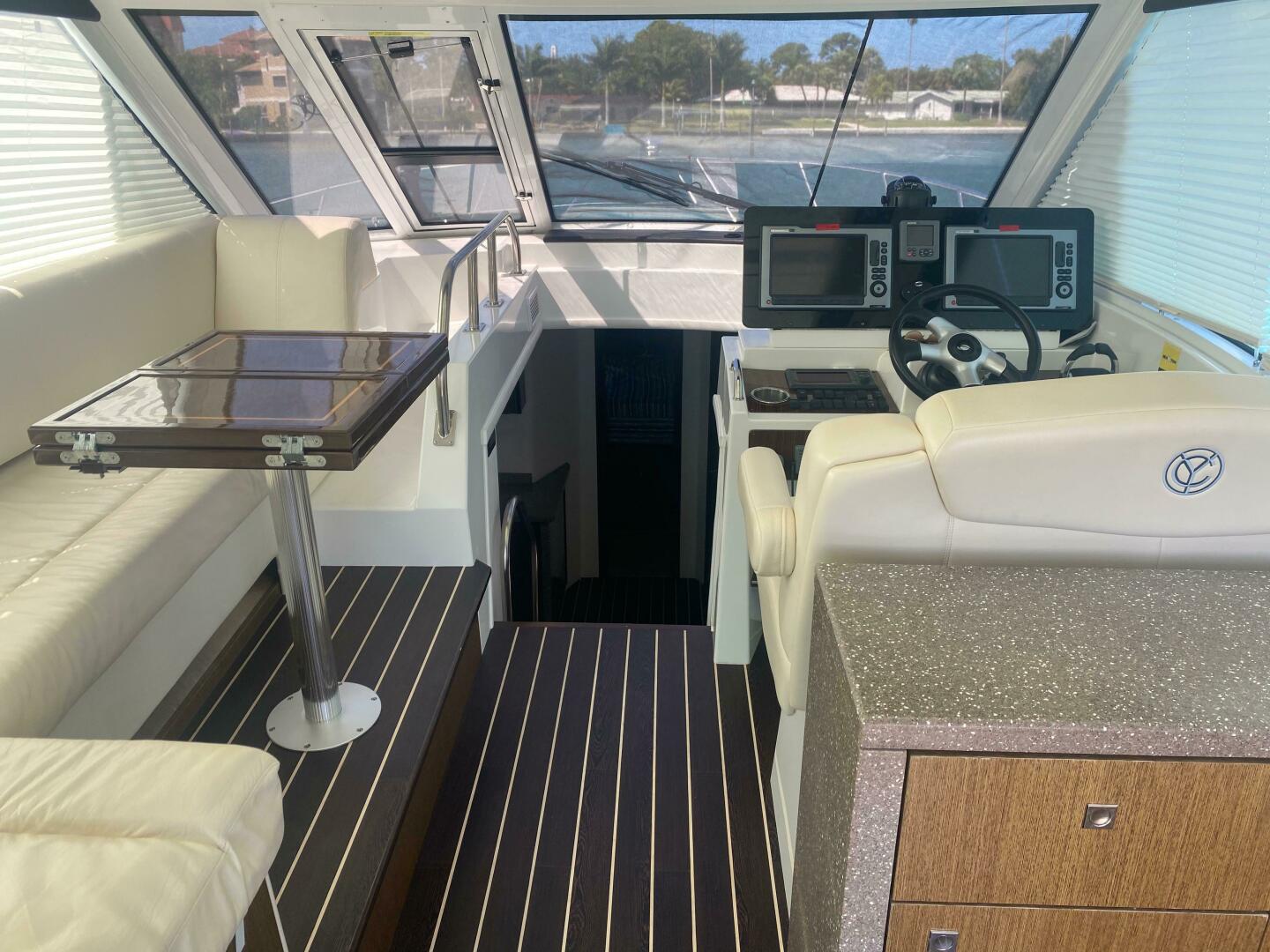 2012 Cruisers Yachts 48 Cantius - Image 11