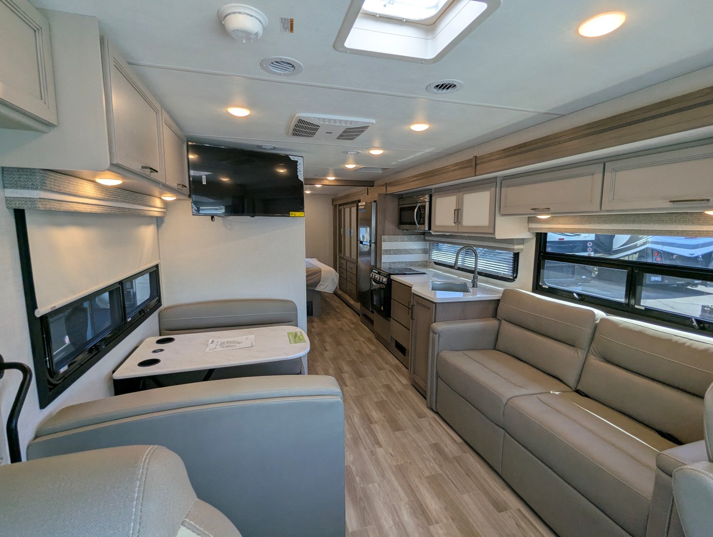 2027 Thor Motor Coach Windsport 29L - Image 18