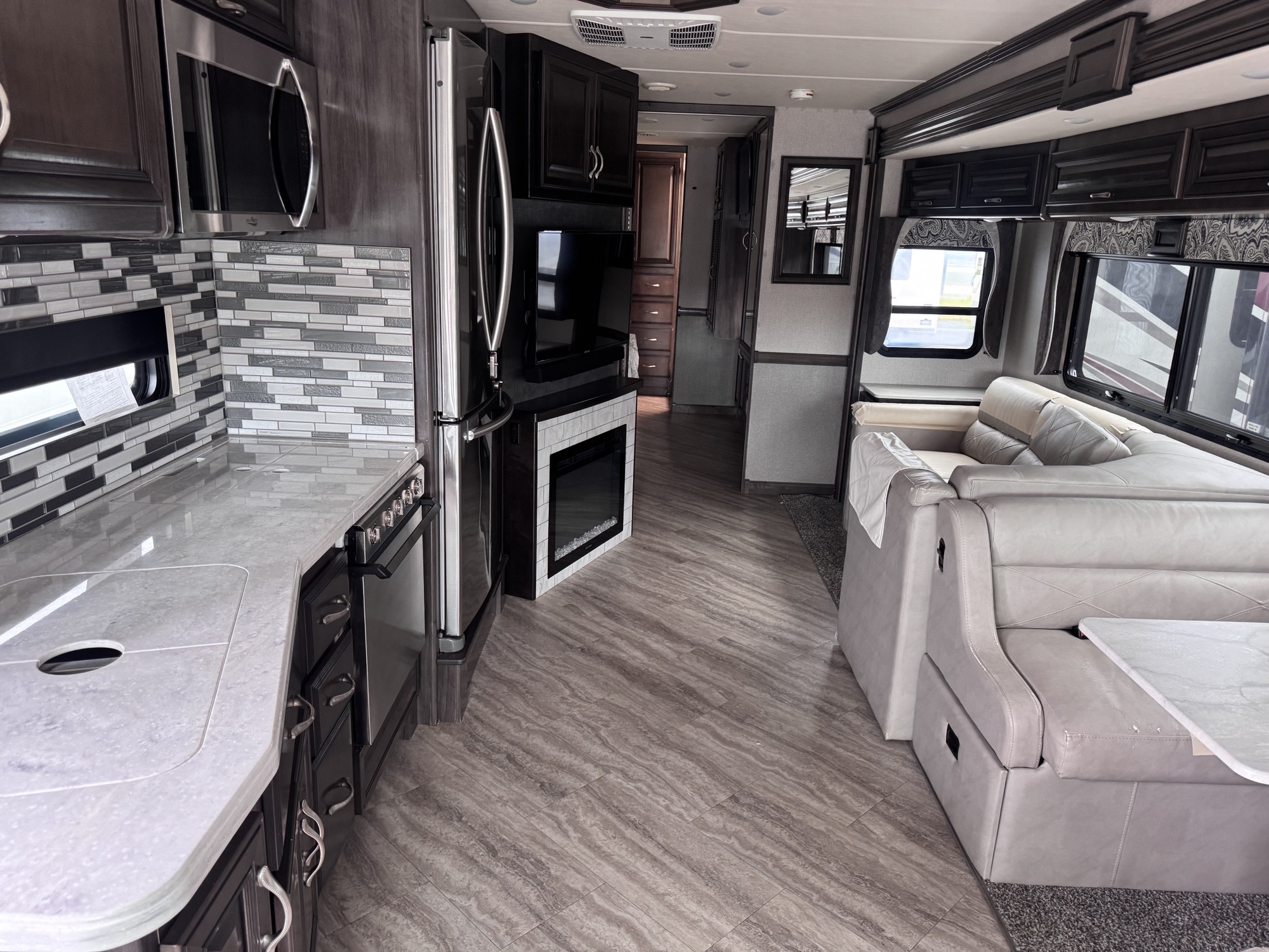 2020 Fleetwood BOUNDER 35K - Image 6