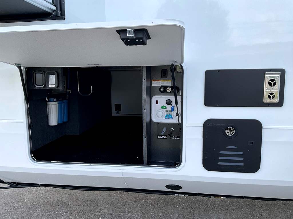 2027 JAYCO NORTH POINT 361RLBH - Image 43