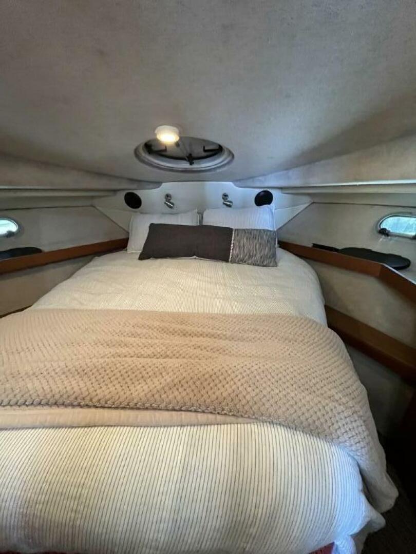 1996 Bayliner 3788 Command Bridge - Image 31