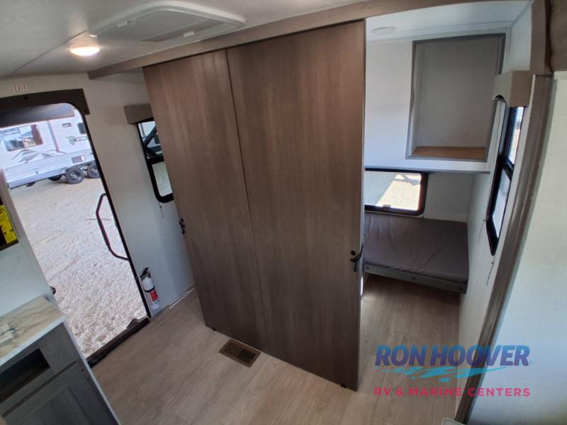 2025 COACHMEN 282DORM - Image 21