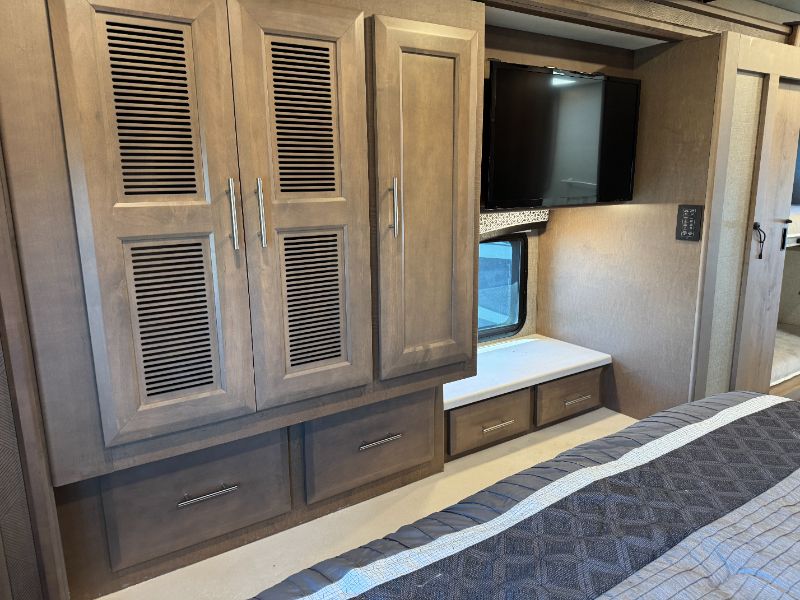 2022 Thor Motor Coach Omni RS36 - Image 21