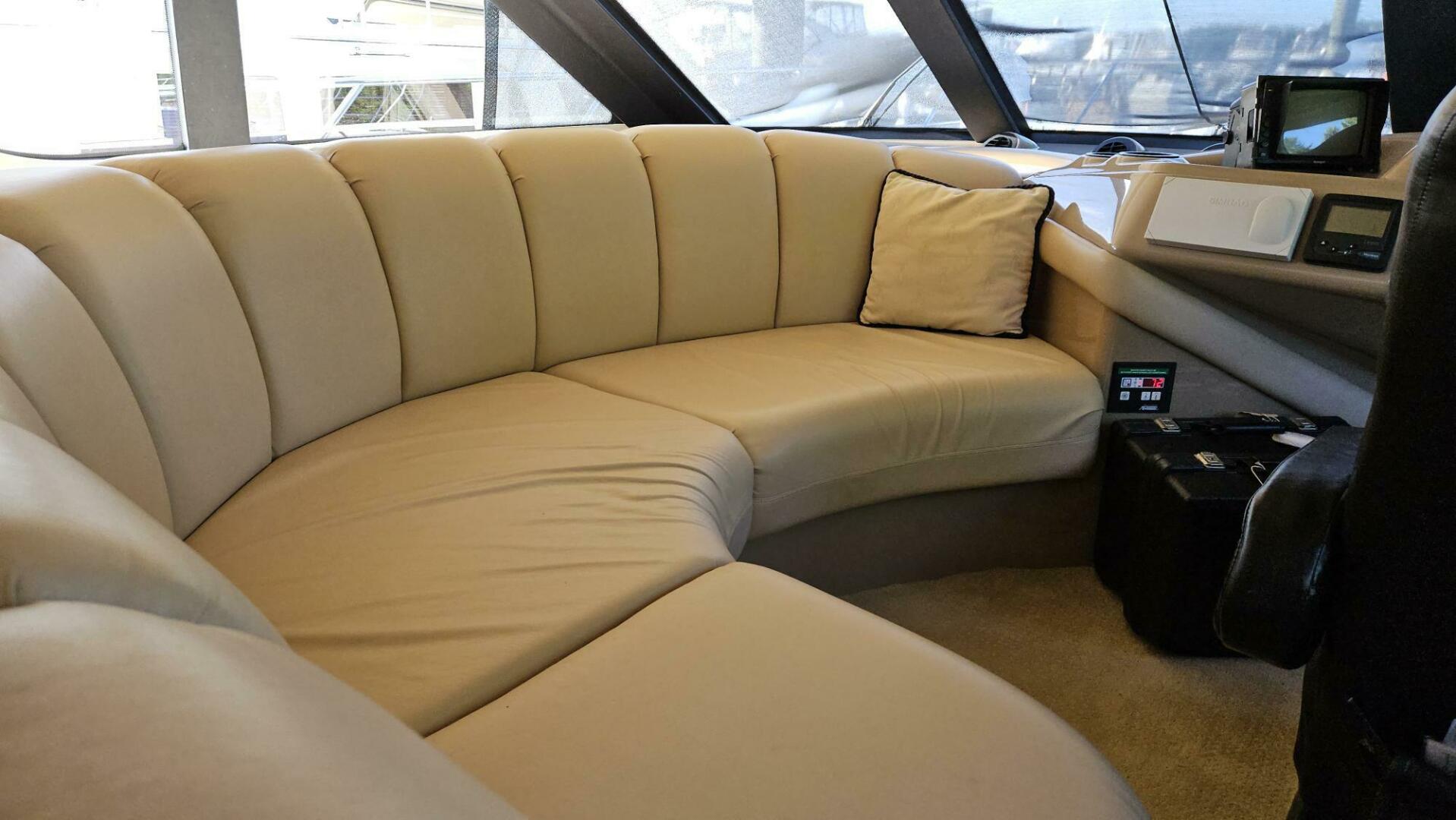 2000 Carver 450 Voyager - Image 4