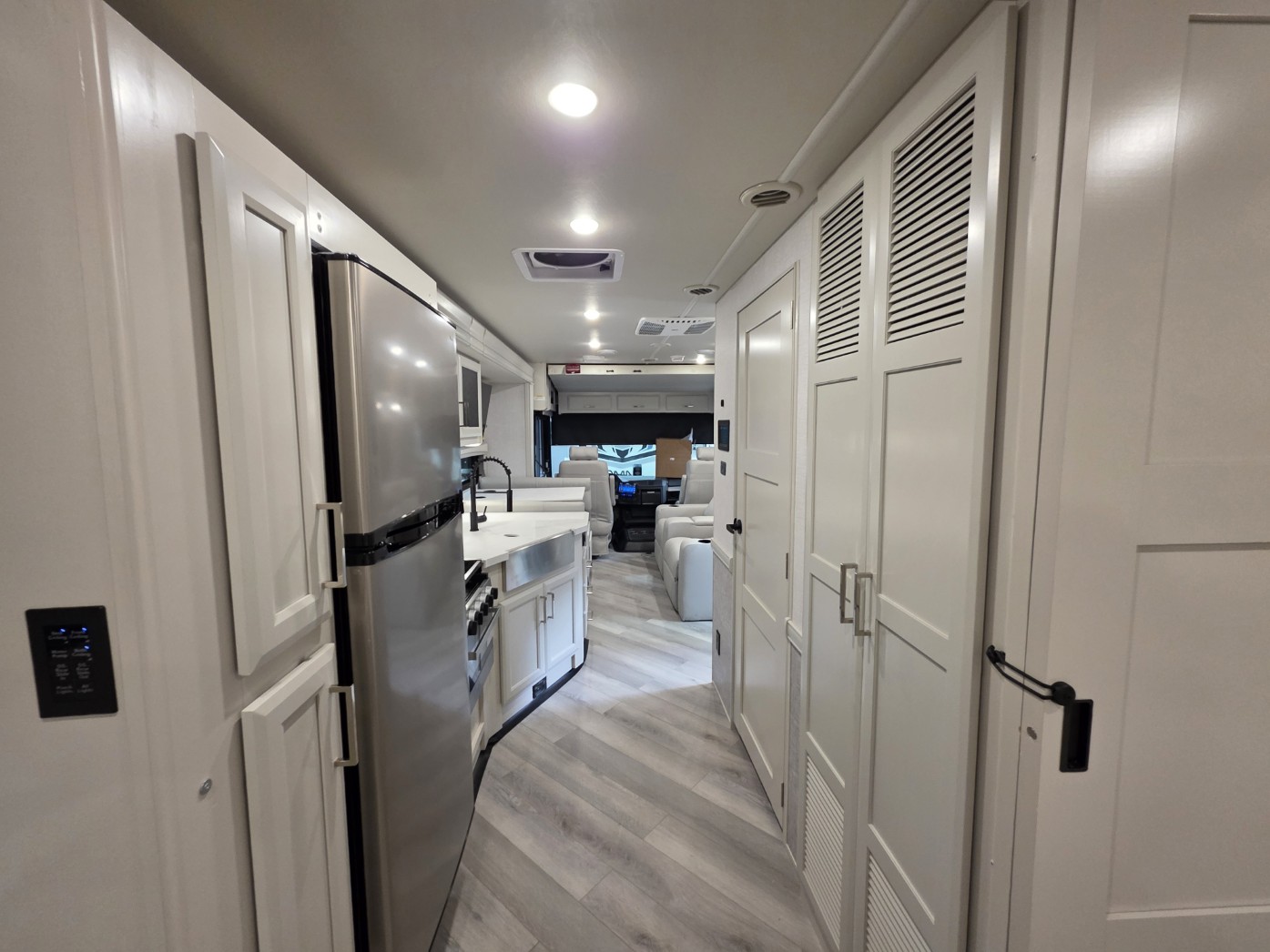 2026 Holiday Rambler Invicta 33HB - Image 30