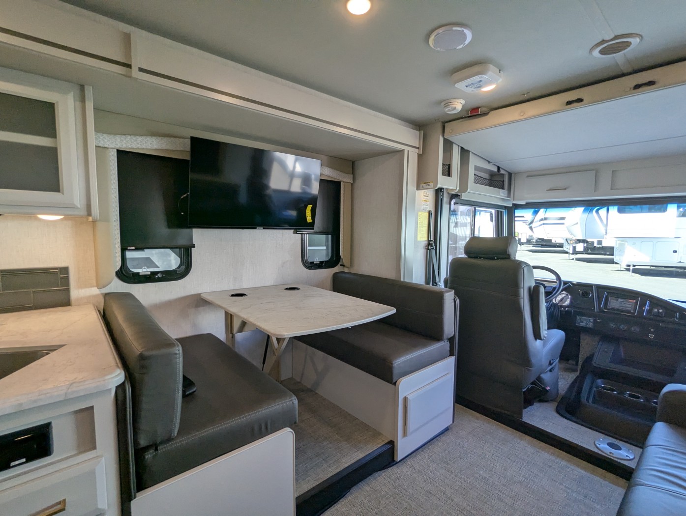 2026 Fleetwood Flair 28A - Image 16
