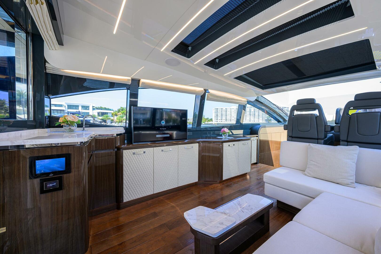 2023 Lazzara Yachts LSX 67 - Image 15