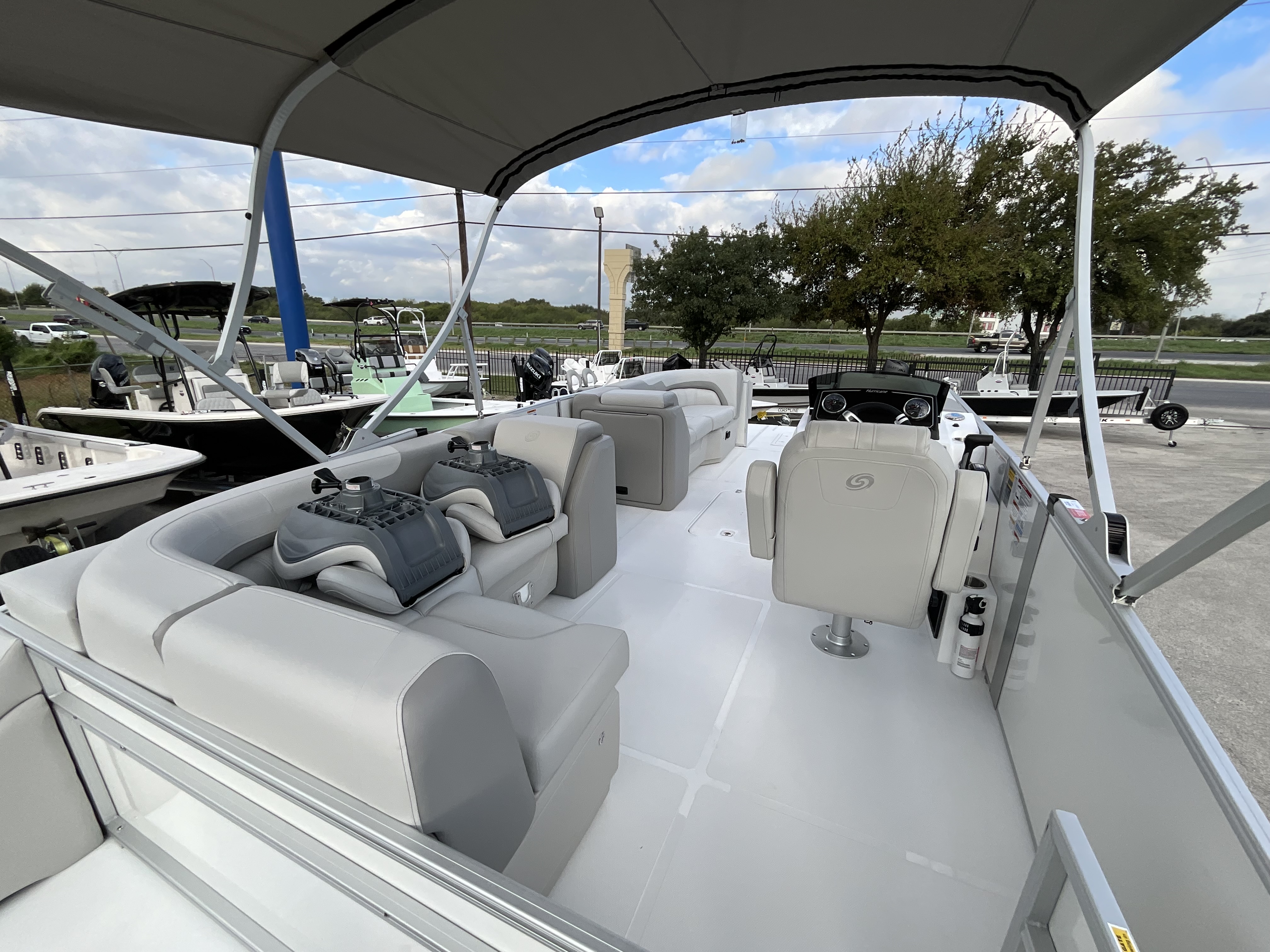 2027 Hurricane FunDeck 2360 REF - Image 11