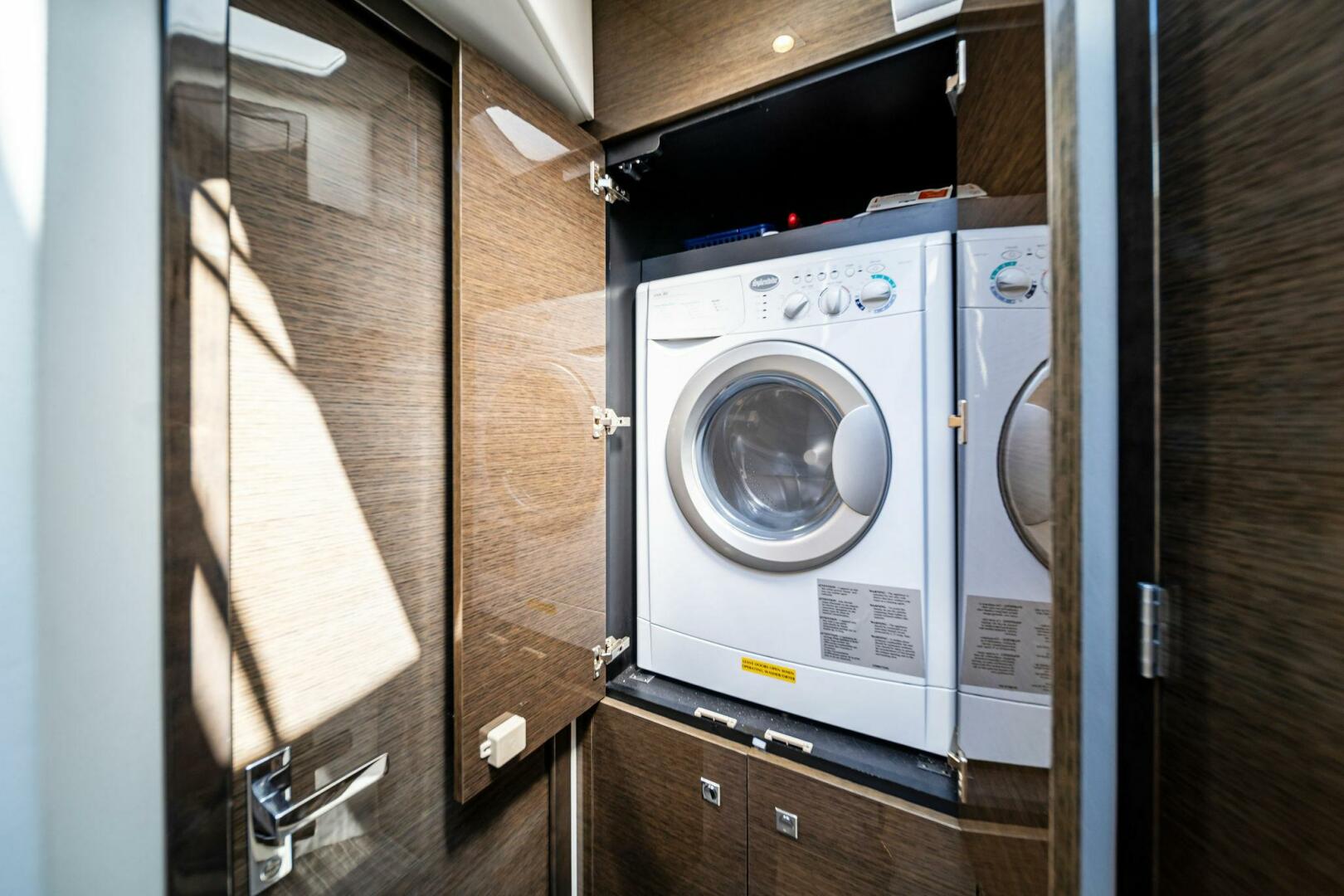 2019 Cruisers Yachts 45 Cantius - Image 53