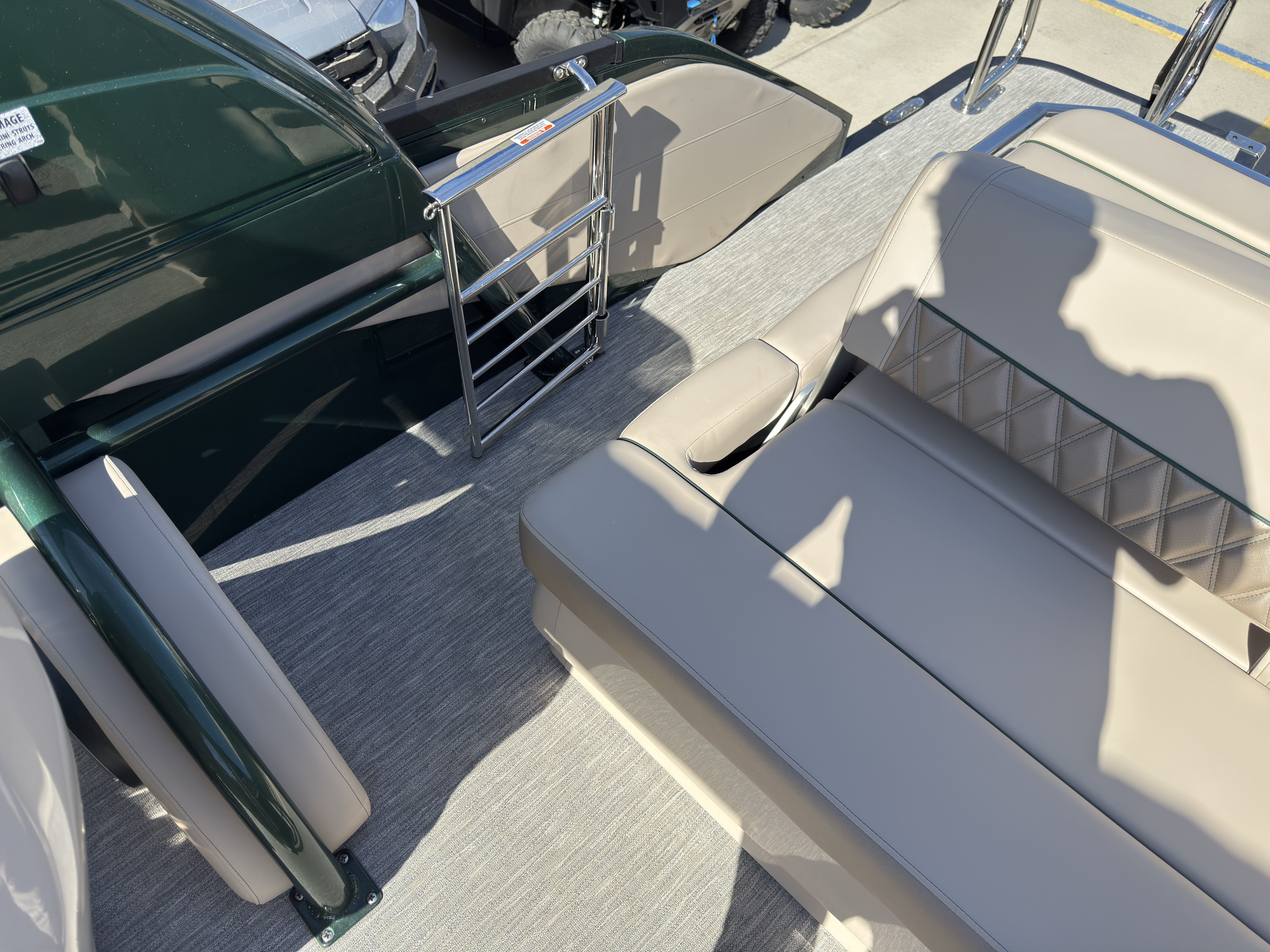 2026 Bennington 25QXSBA 425HP V10 Tritoon Pontoon - Image 52