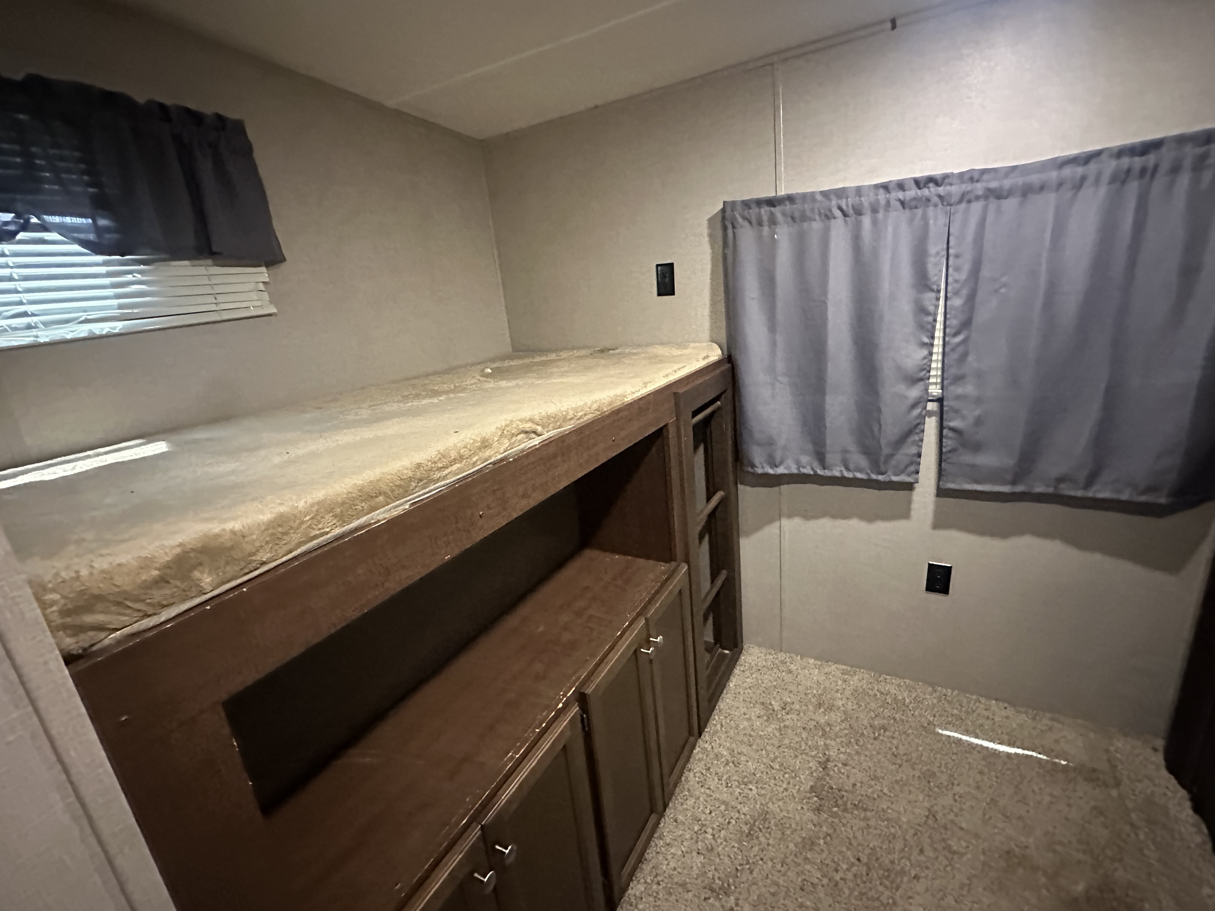2018 Keystone HIDEOUT 308BHS - Image 8