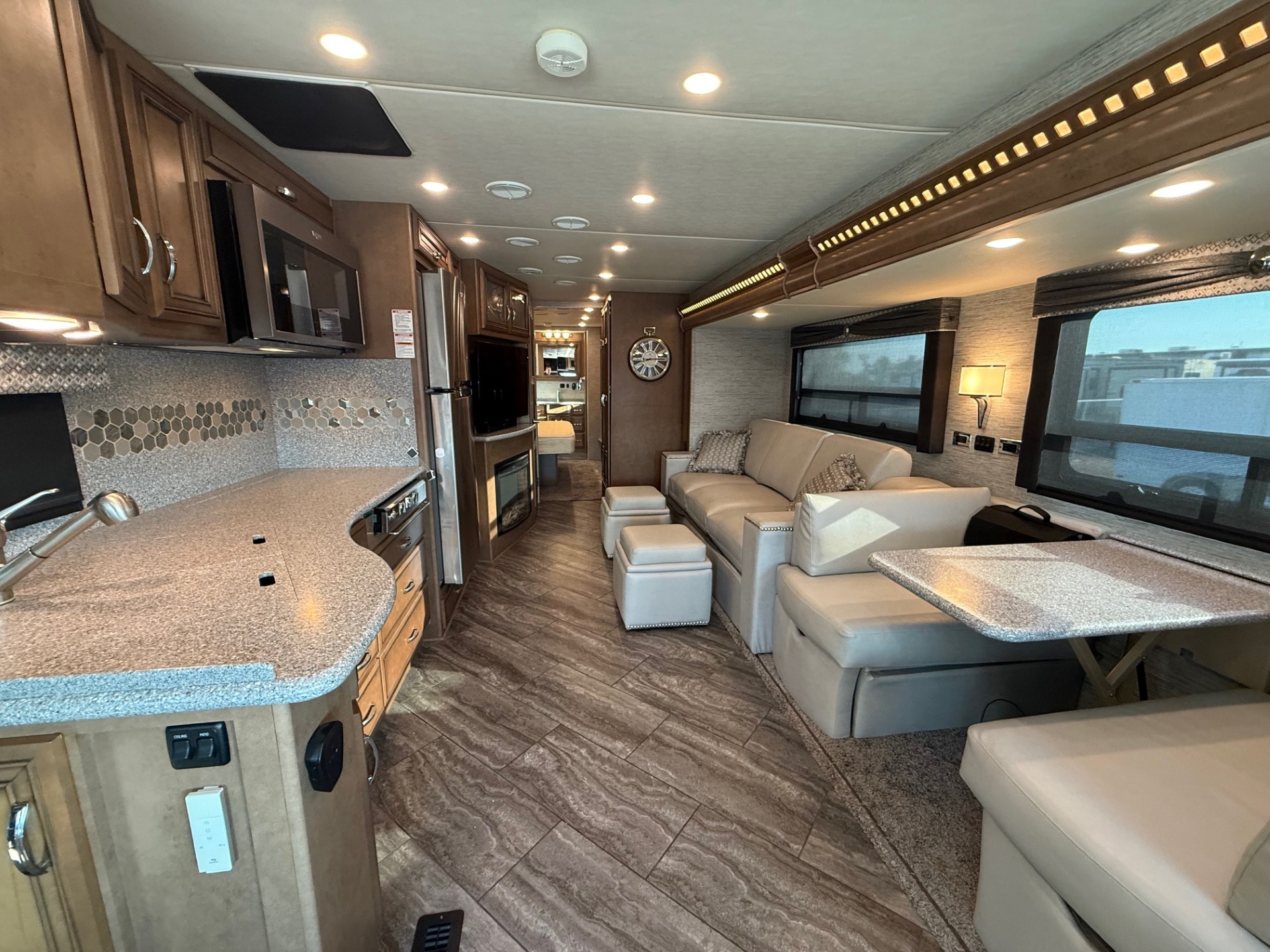 2020 NEWMAR BAYSTAR 3609 - Image 3