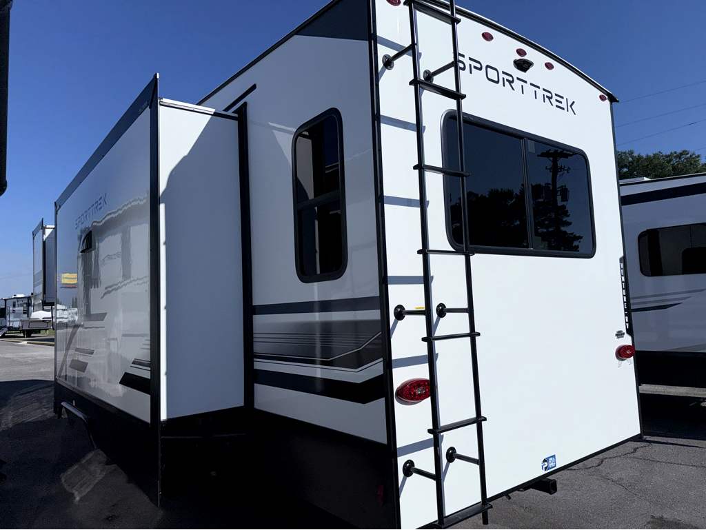 2026 VENTURE RV SPORTTREK 303VIK - Image 3