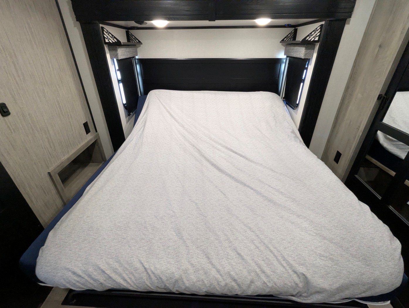 2023 KZ RV Durango Gold G360REQ - Image 11