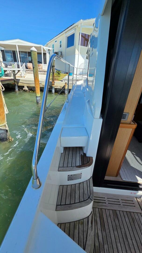 2019 Beneteau Swift Trawler 35 - Image 7
