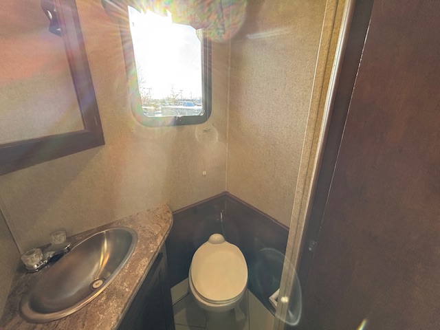 2014 Coachmen Cross Country 404RB - Image 25