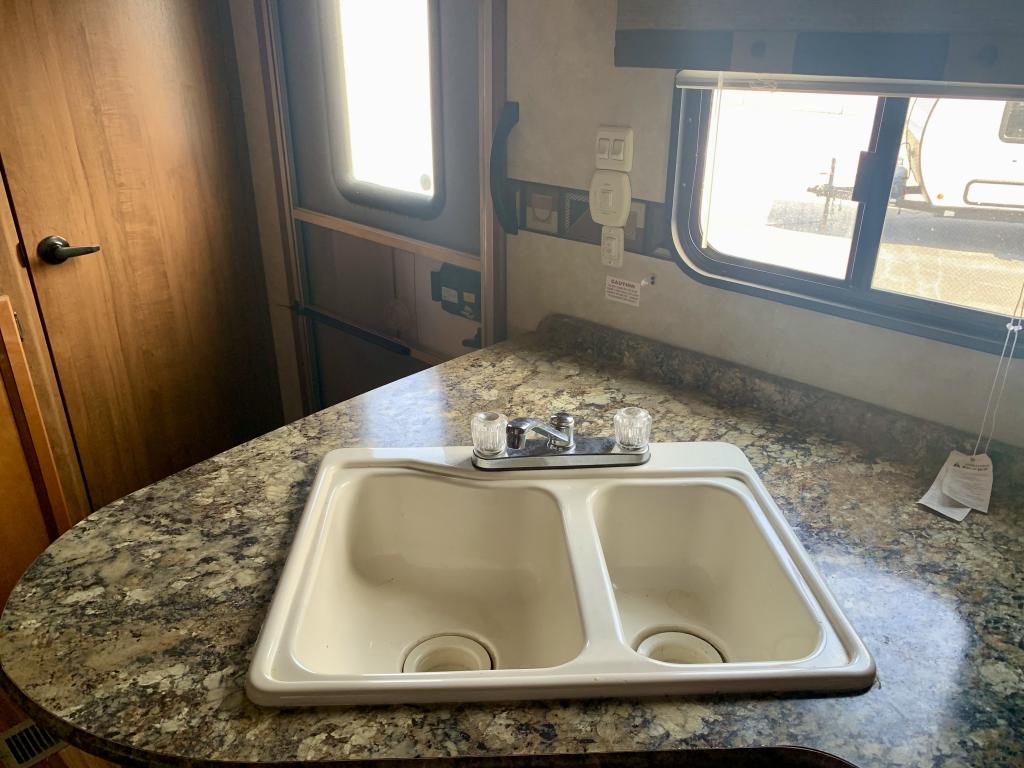 2015 Gulf Stream Kingsport 271DDS - Image 12