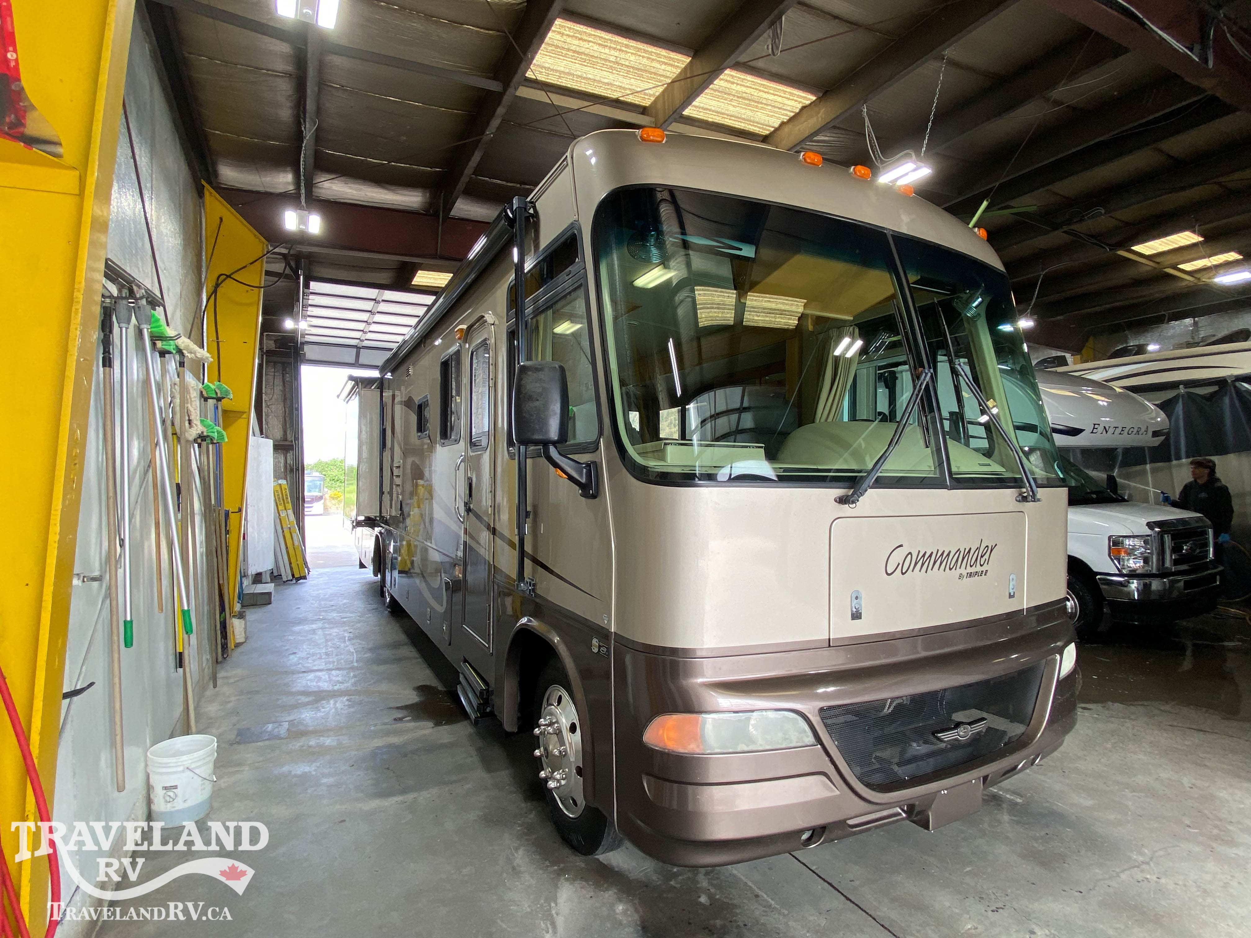 2006 TRIPLE E COMMANDER 3711 - Image 1