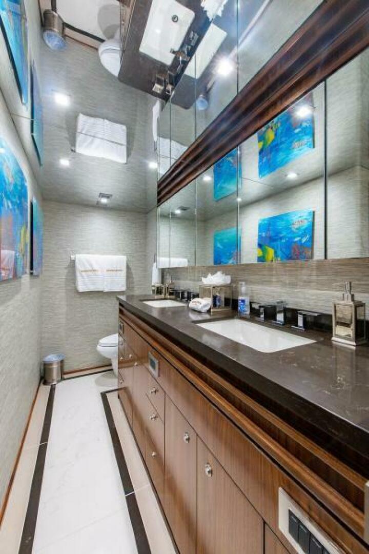 2018 Viking Enclosed Flybridge - Image 25