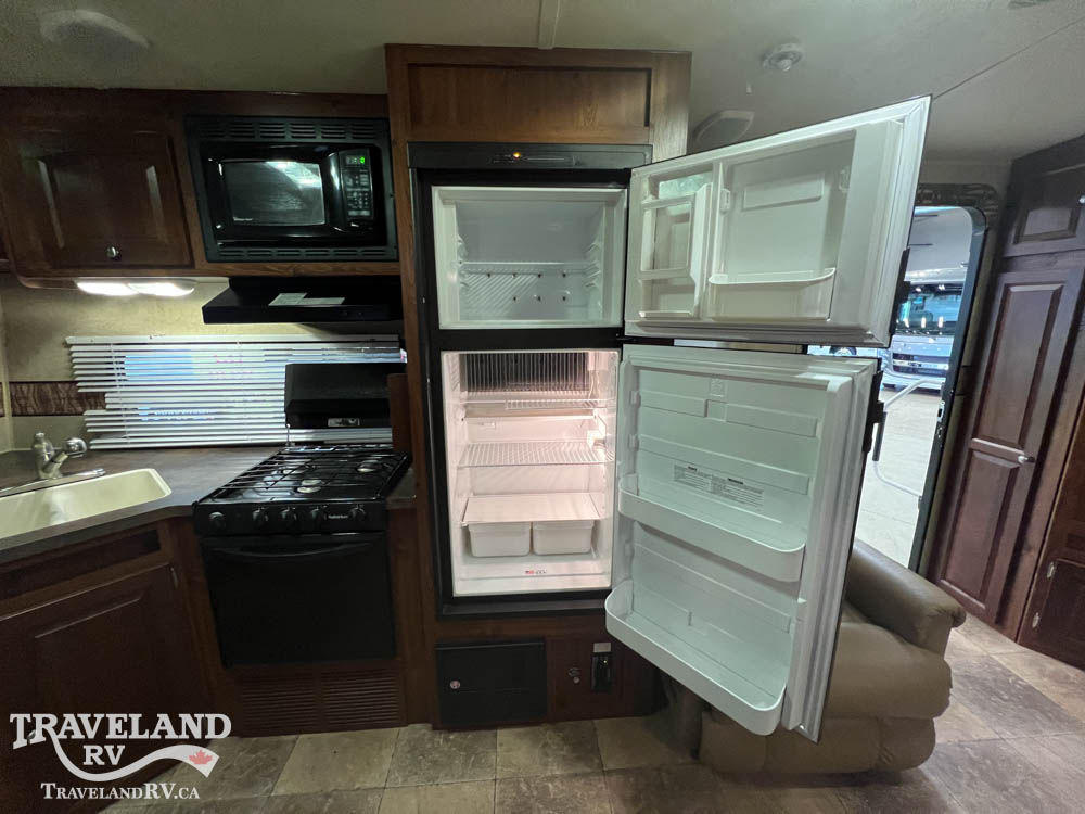 2013 FOREST RIVER ROCKWOOD ULTRA LITE 8315BSS HANDYMAN SPECIAL - Image 9