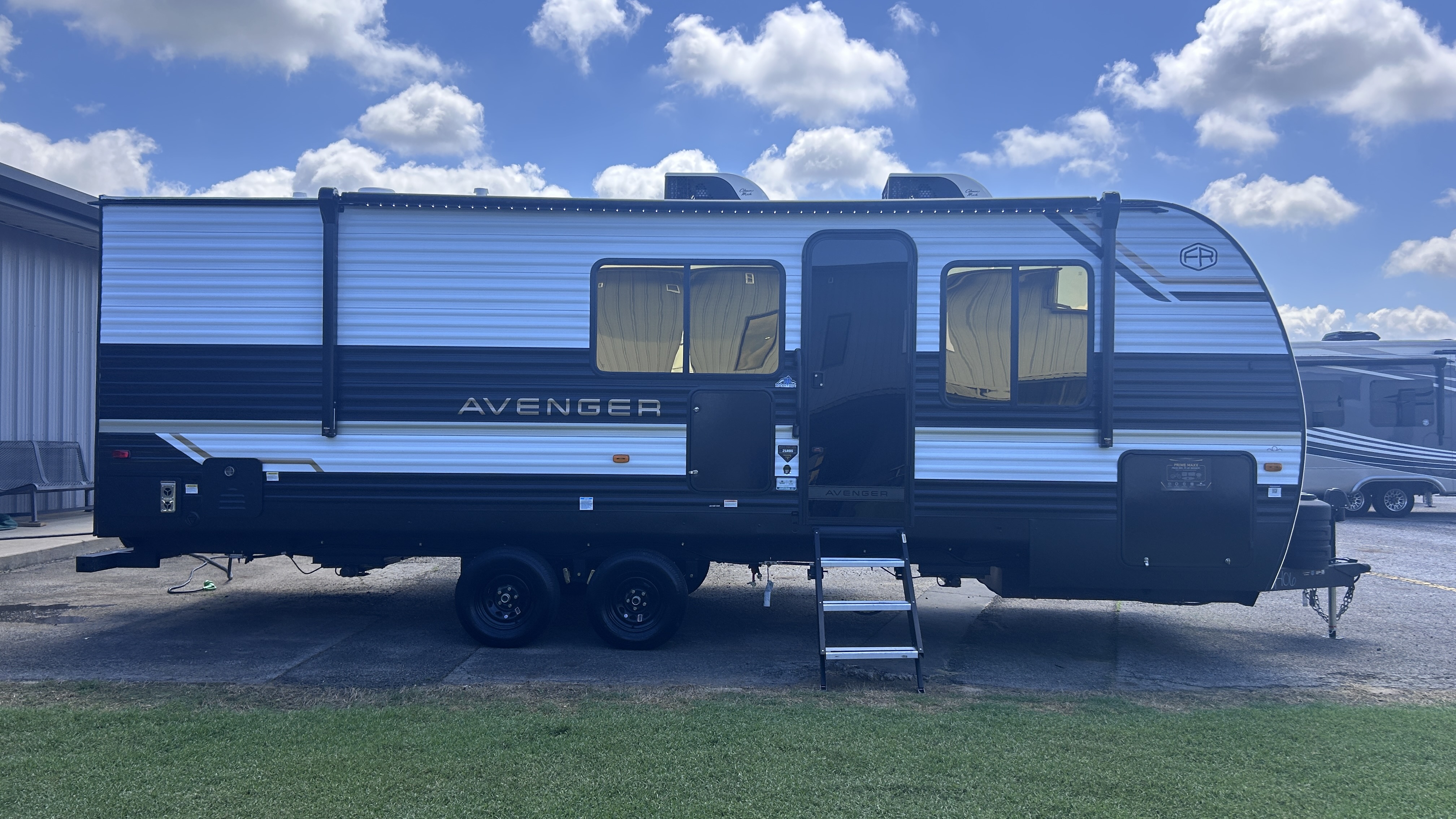 2026 Prime Time Avenger 25DBS - Image 2