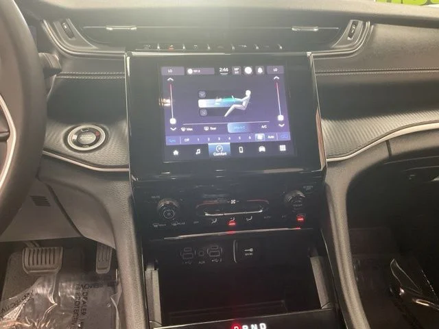 2023 Jeep Grand-Cherokee-L Laredo Altitude 4x4 - Image 16
