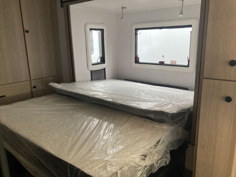 2026 FOREST RIVER SUNSEEKER 2400BDSDA - Image 24