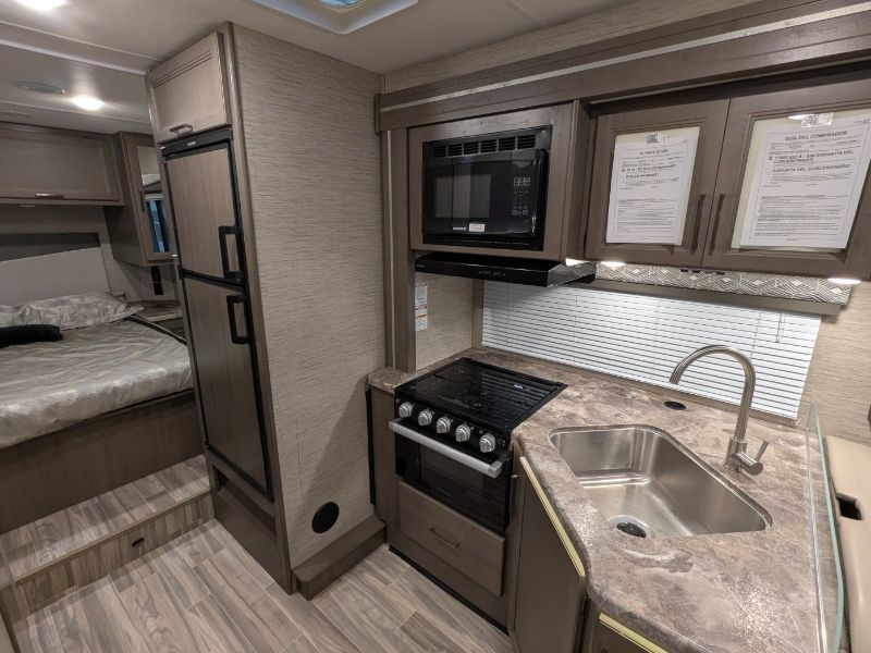 2024 Thor Motor Coach Four Winds 28Z - Image 12
