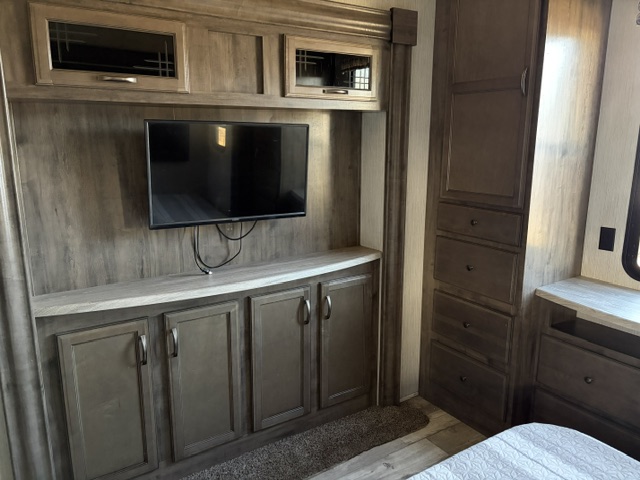 2022 Forest River Sandpiper Luxury 379FLOK - Image 17