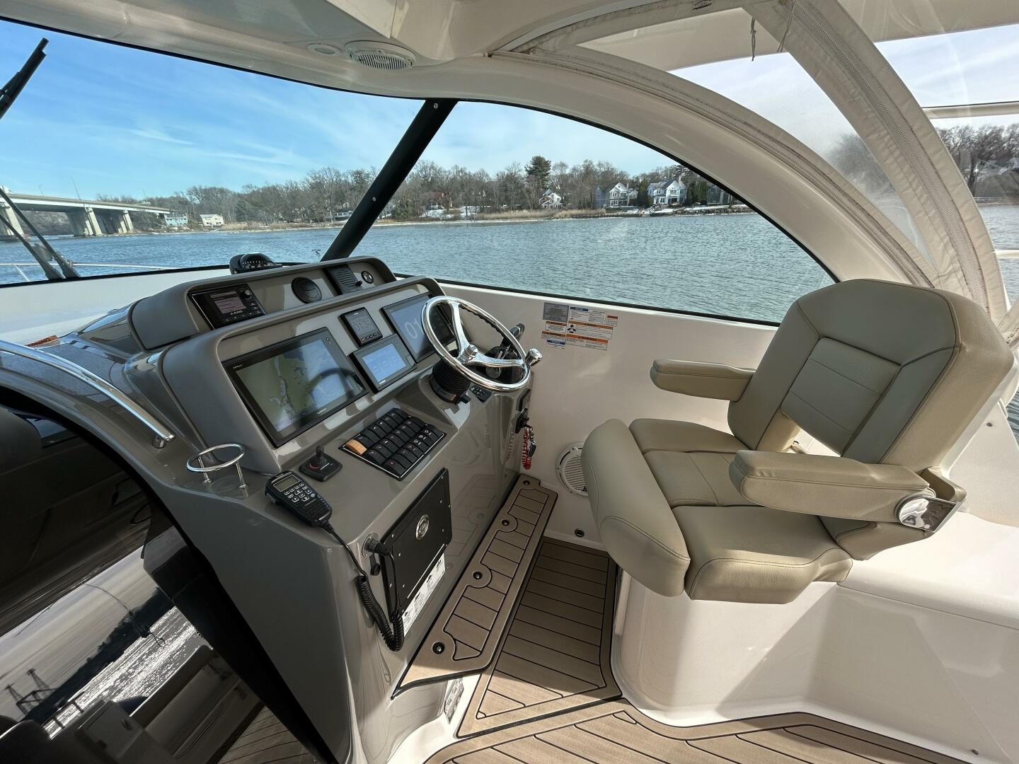 2018 Pursuit OS 385 Offshore - Image 10