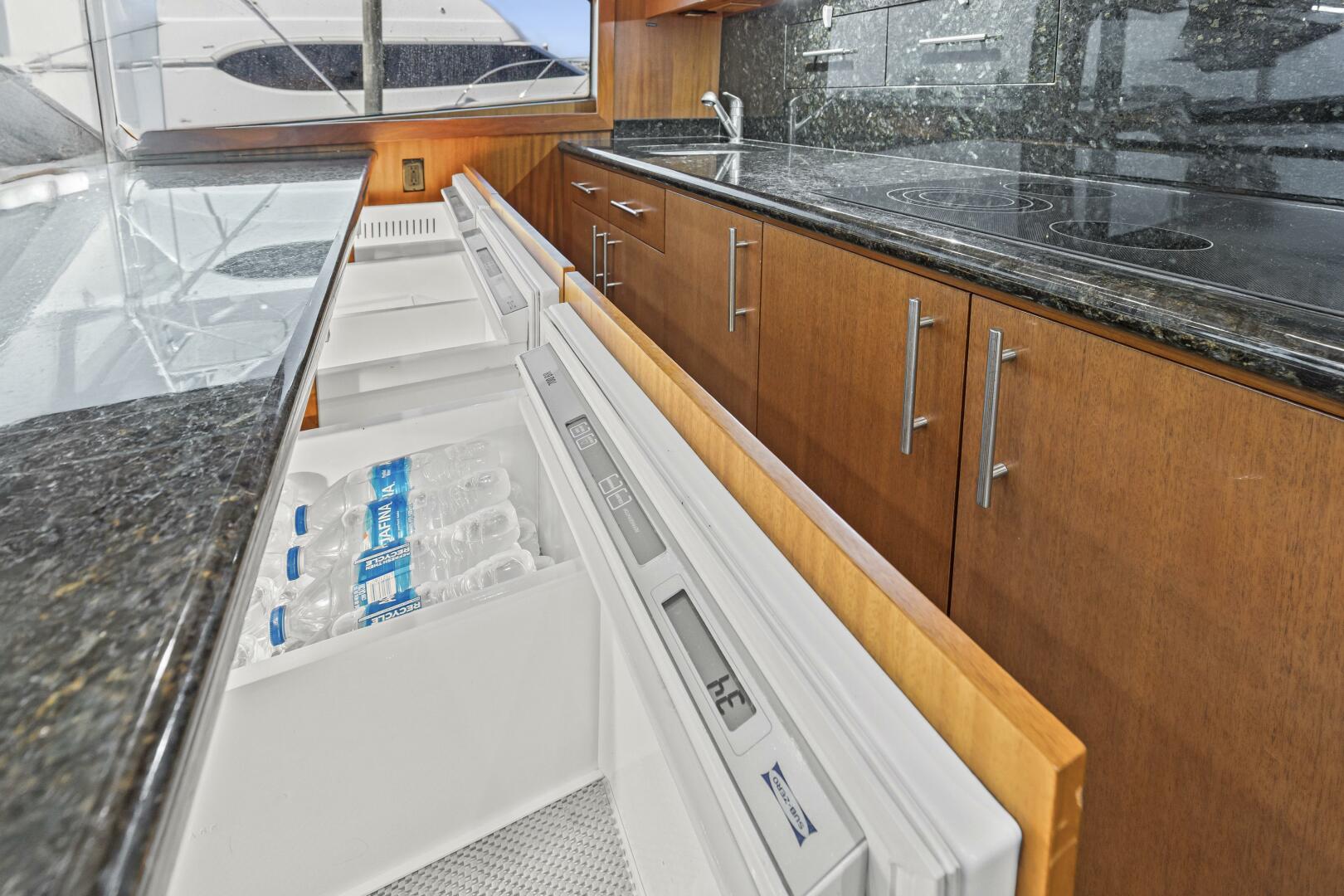 2008 Hatteras 60 Convertible - Image 13