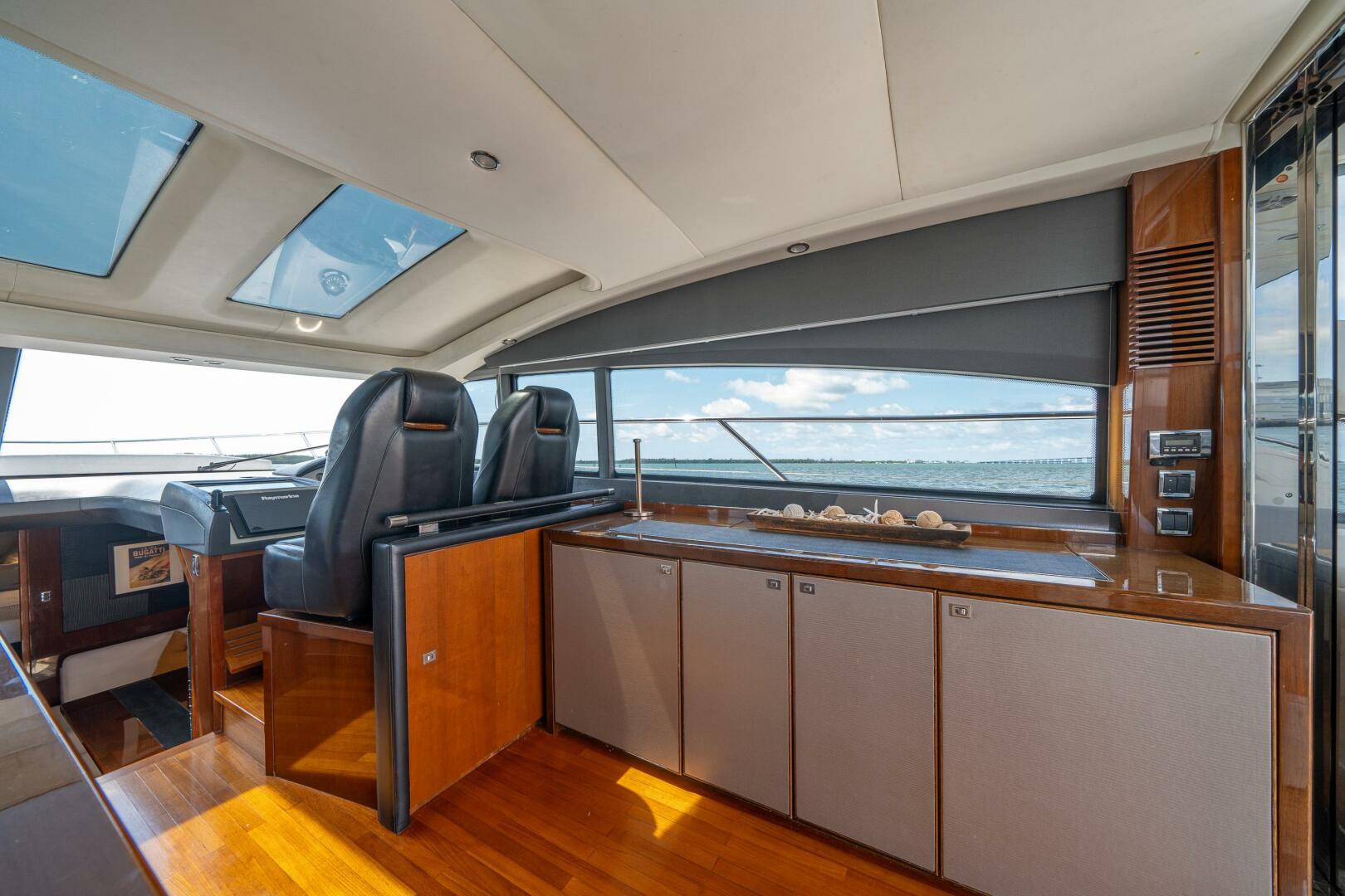 2012 Princess V52 - Image 15