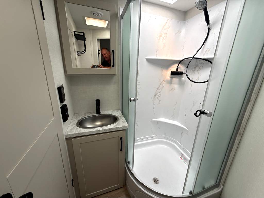 2027 VENTURE RV SPORTTREK 333VIK - Image 21