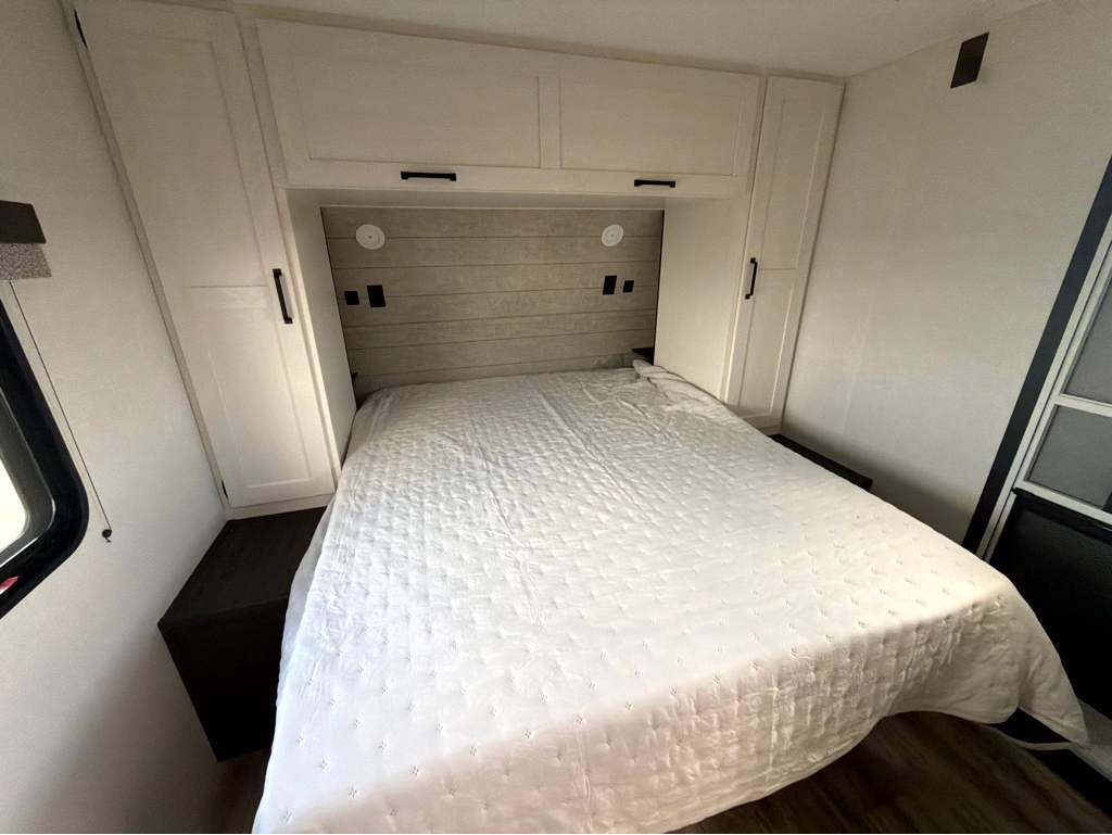 2027 VENTURE RV SIENNA 241VRD - Image 29