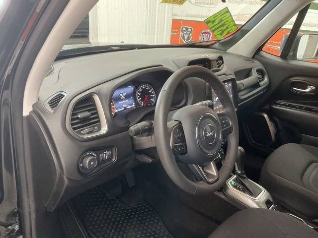 2022 Jeep Renegade Utility 4D Latitude 4WD - Image 14