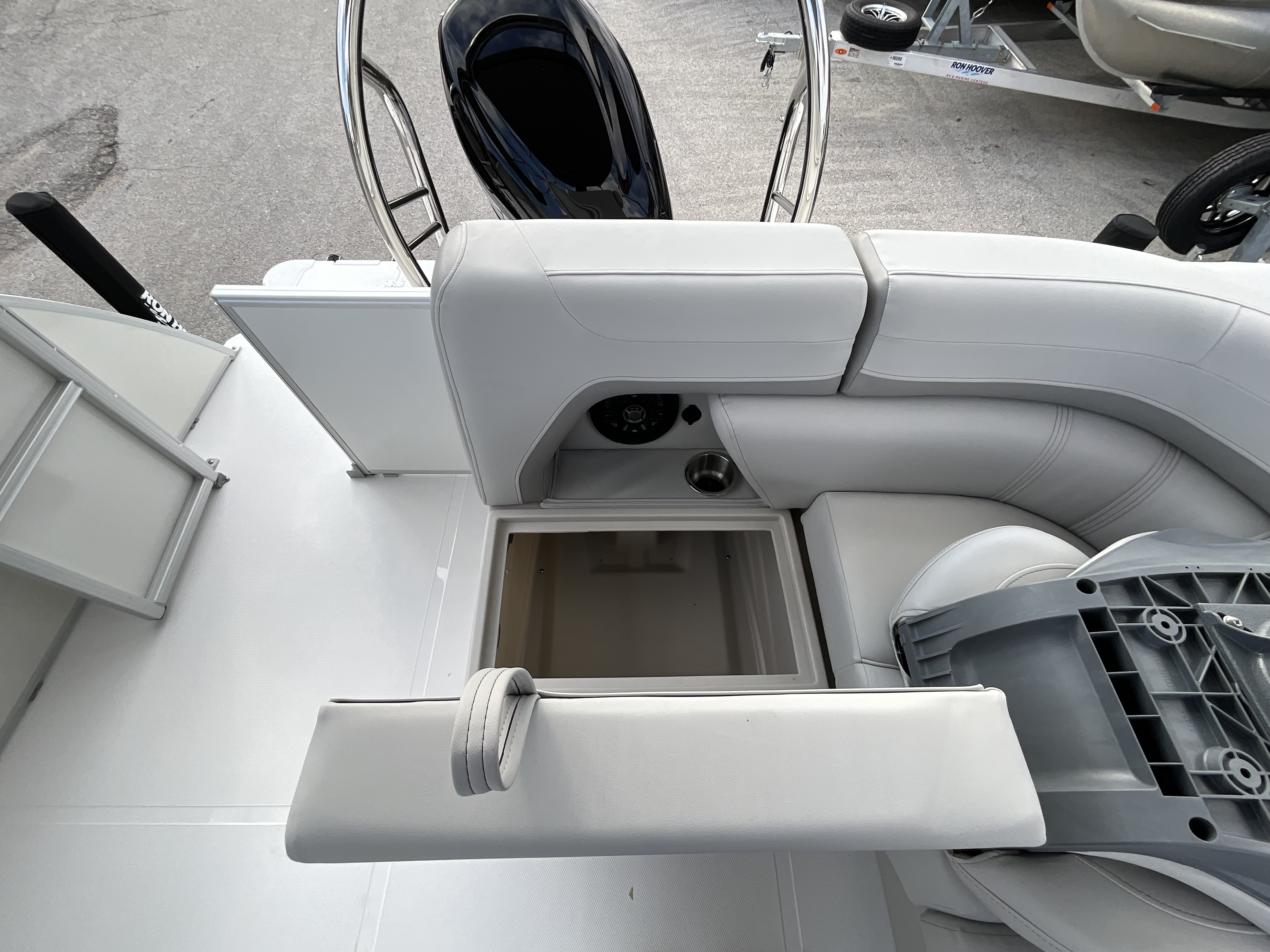 2027 Hurricane FunDeck 2360 REF - Image 14