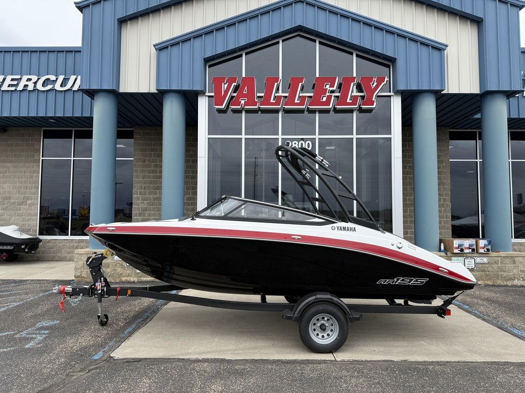 2025 Yamaha Boats AR195 - Image 1