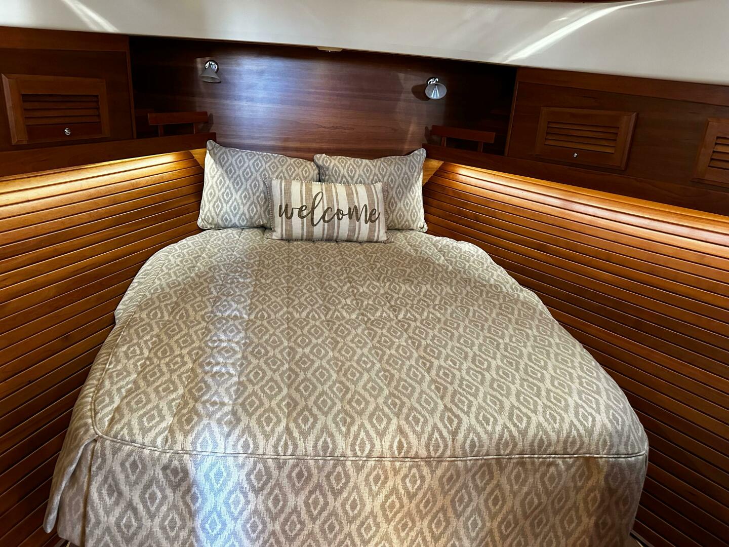 2014 Sabre 42 Salon Express - Image 29