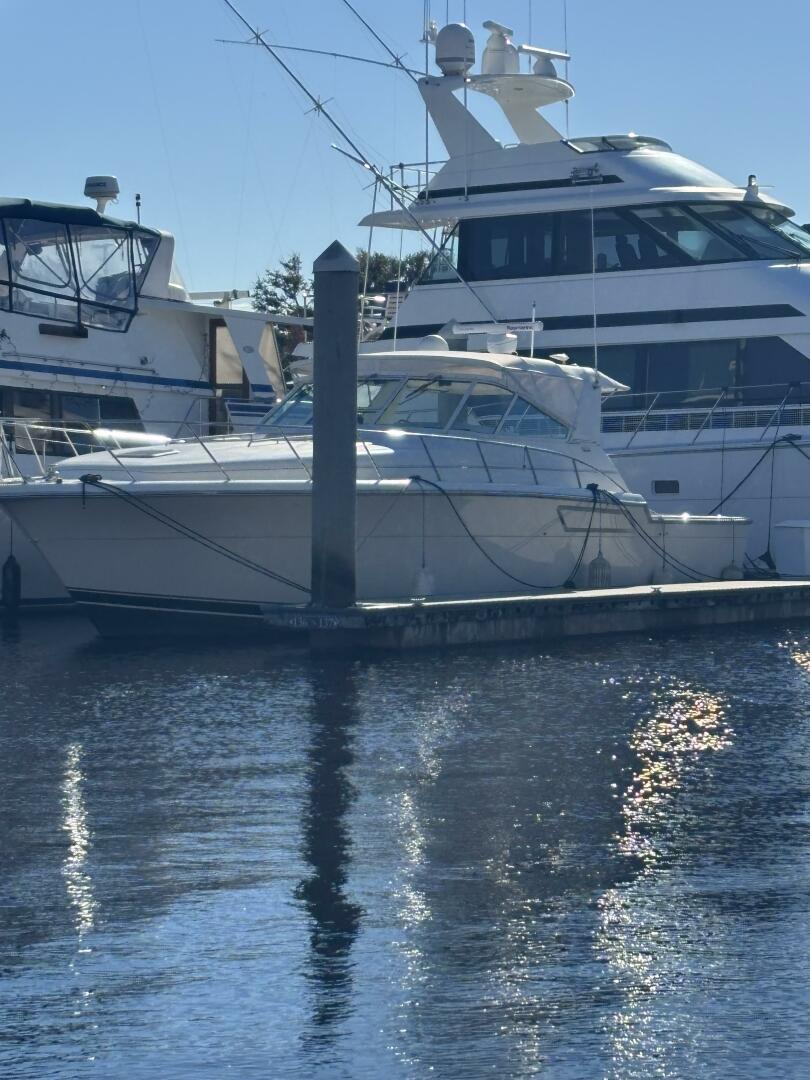 1993 Tiara Yachts 4300 Convertible - Image 3