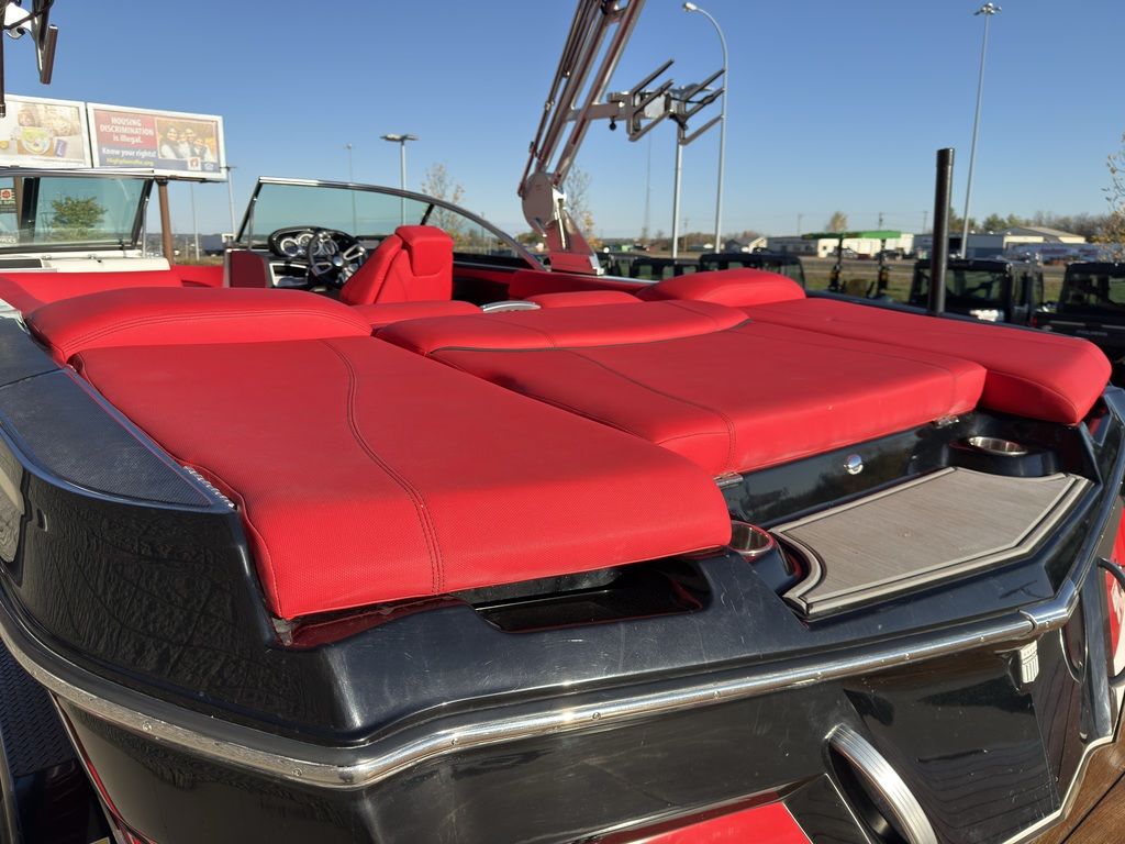 2019 MasterCraft XT22 - Image 26