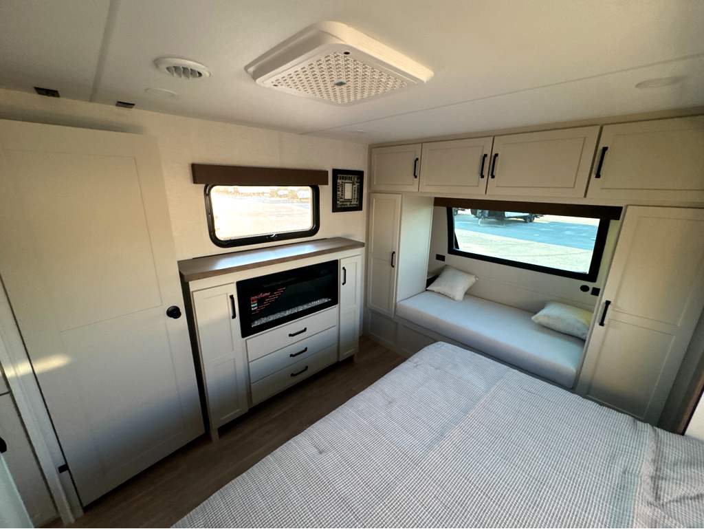 2027 VENTURE RV SPORTTREK 272VRK - Image 18