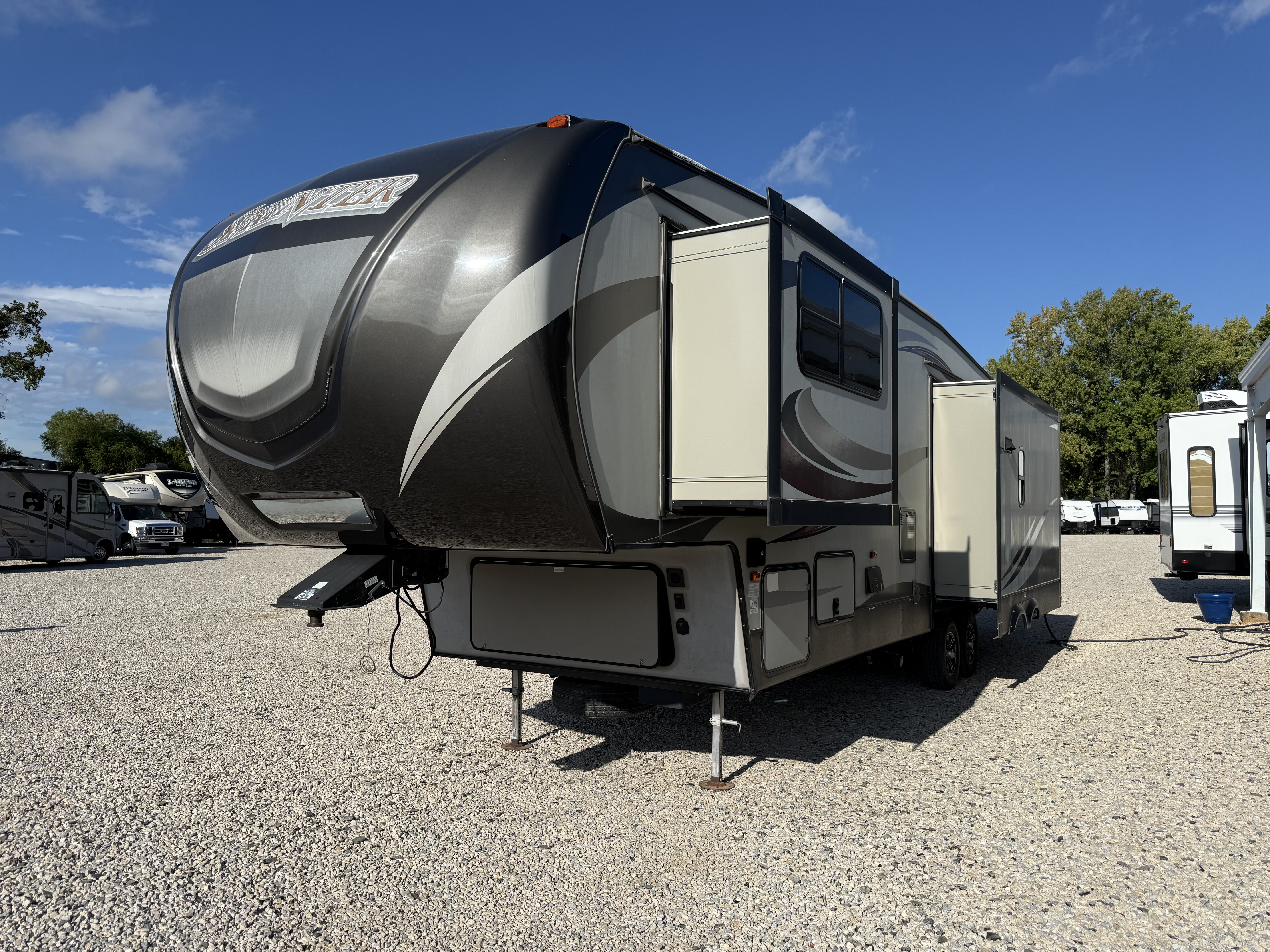 2017 Keystone Sprinter Wide Body 298FWRLS - Image 3