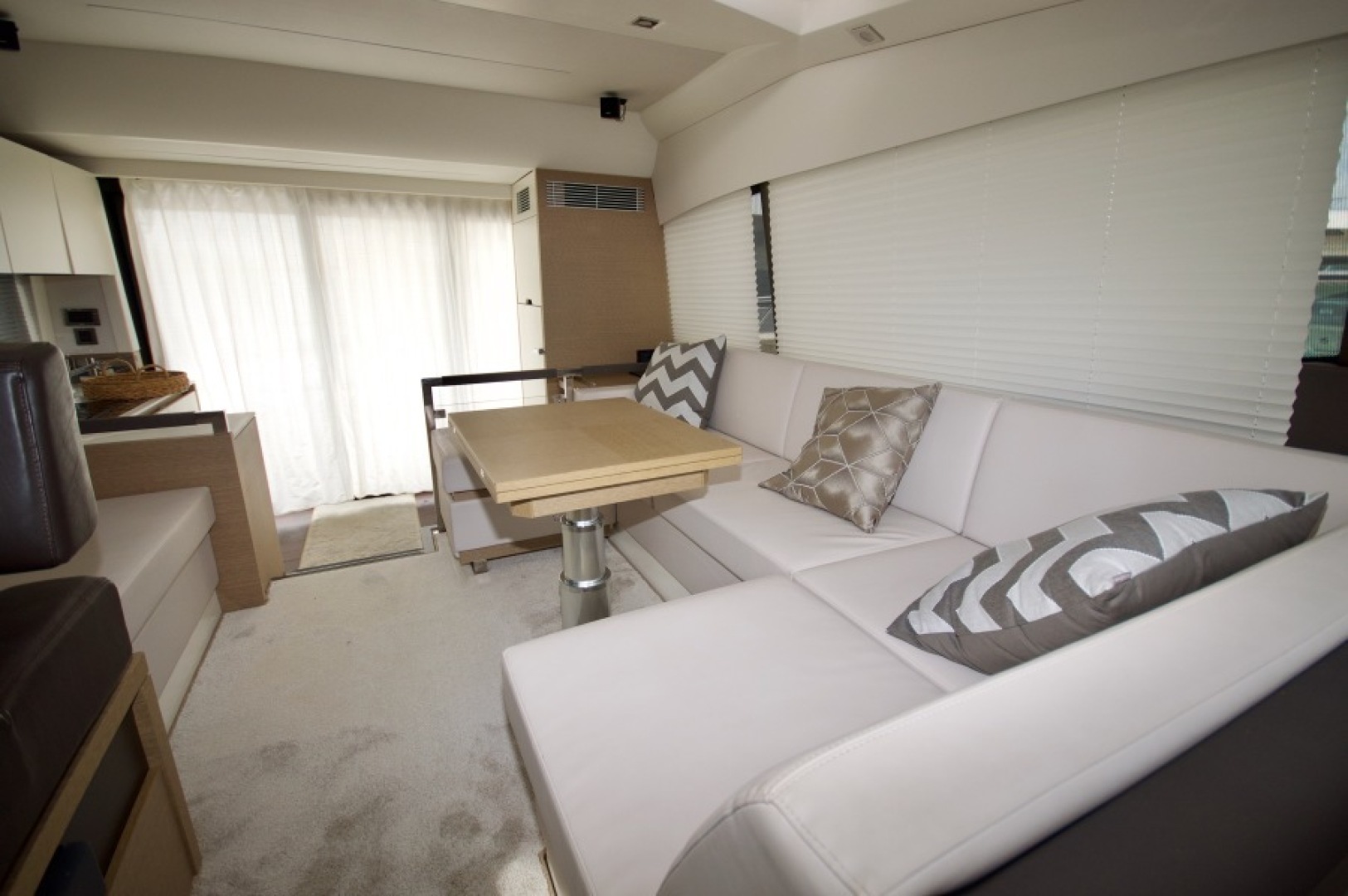 2018 Prestige 460 - Image 11