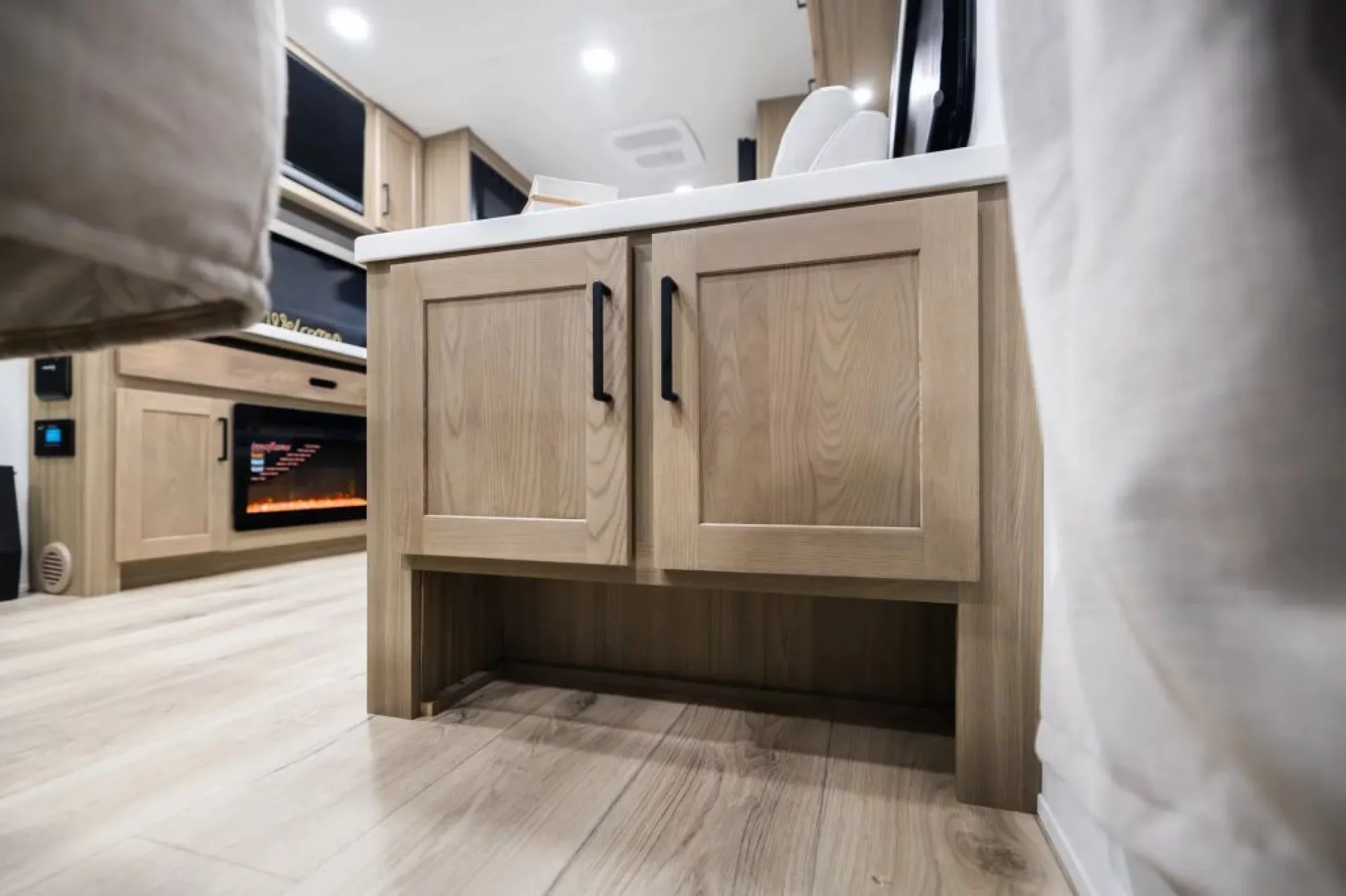 2027 FOREST RIVER ROCKWOOD MINI LITE 2524FBT - Image 8