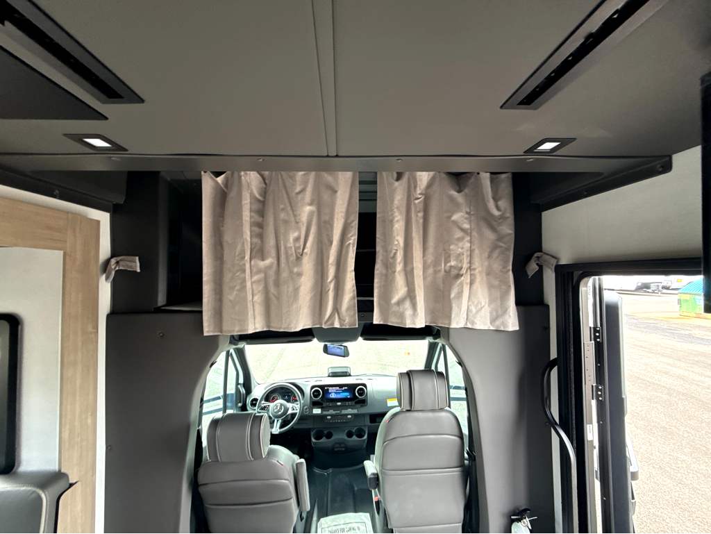 2027 Grand Design Lineage Series M 25FW - Image 31