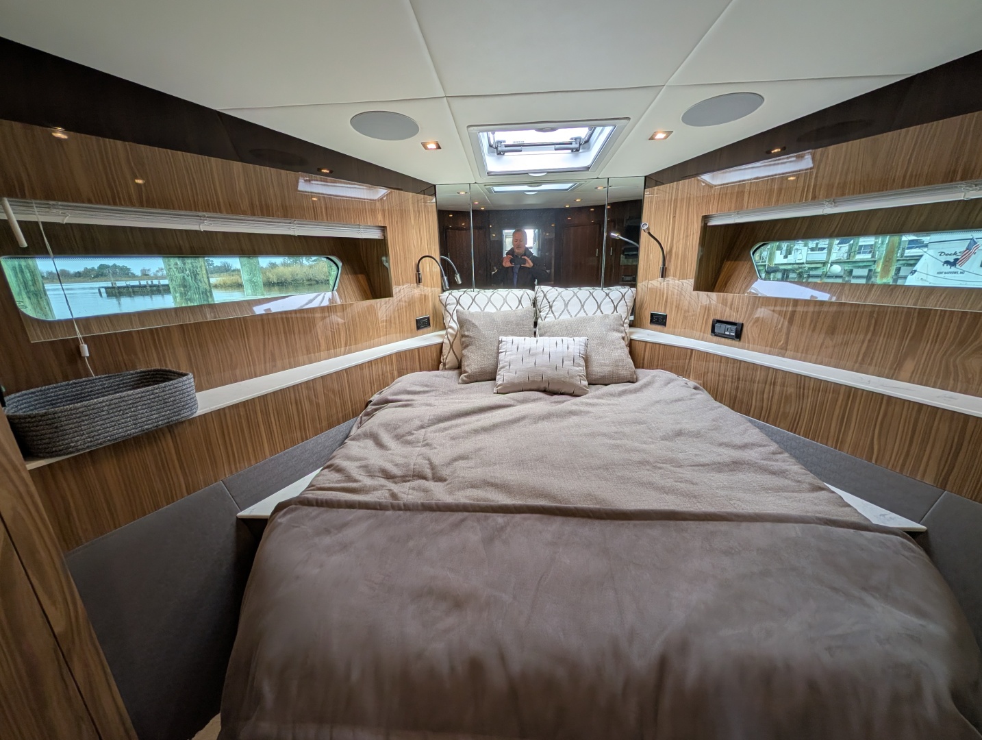 2022 Cruisers Yachts 54 Cantius - Image 51