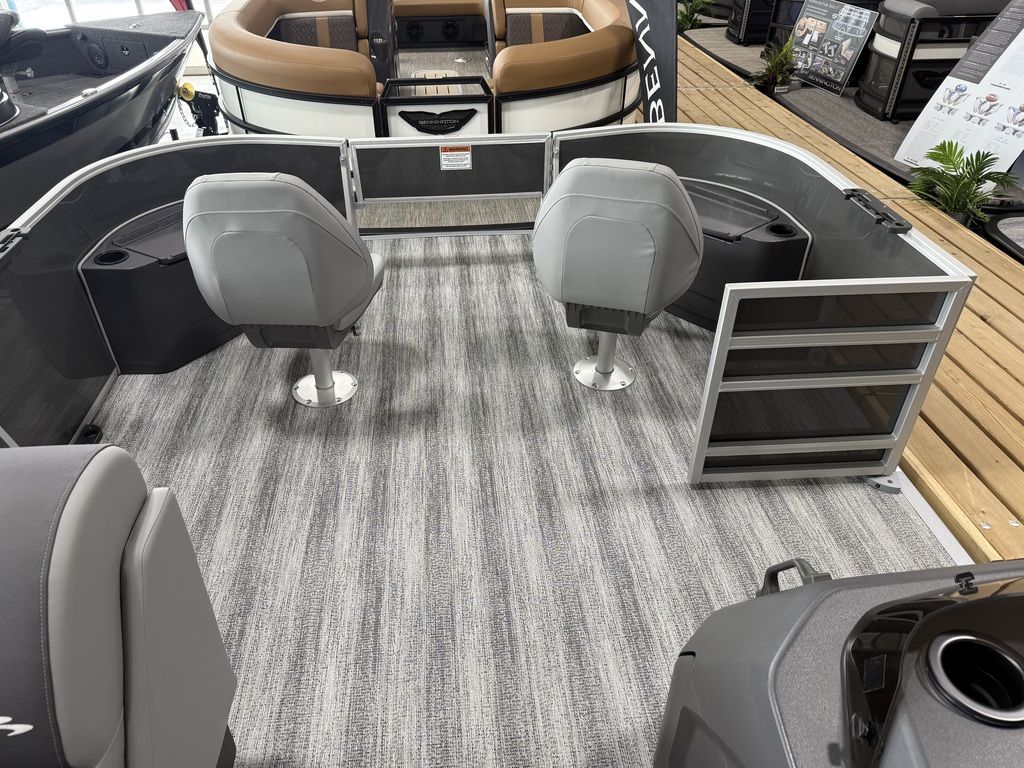 2026 Bennington 22SF TriToon Pontoon - Image 3