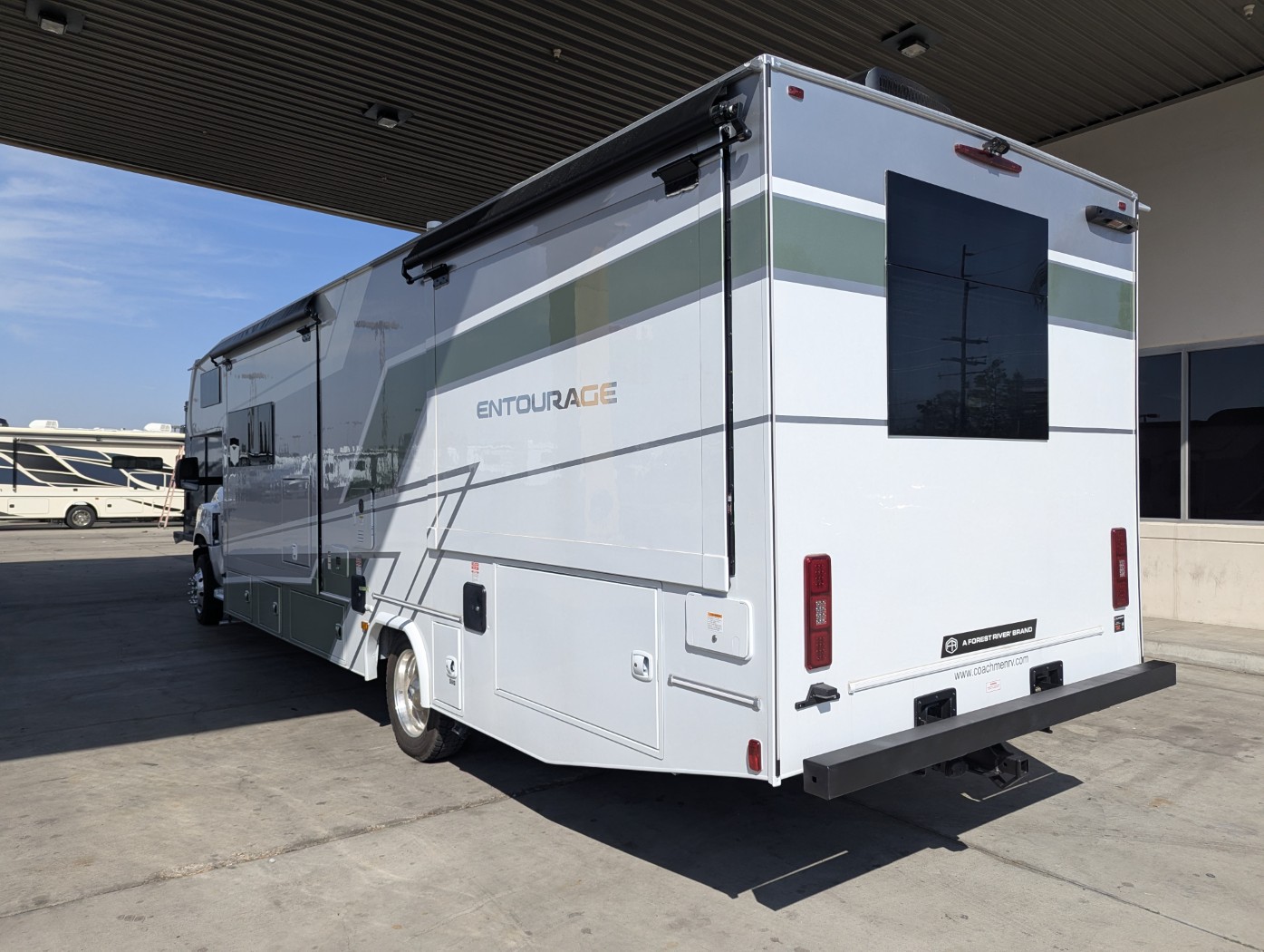 2026 Coachmen Entourage 330DS - Image 3